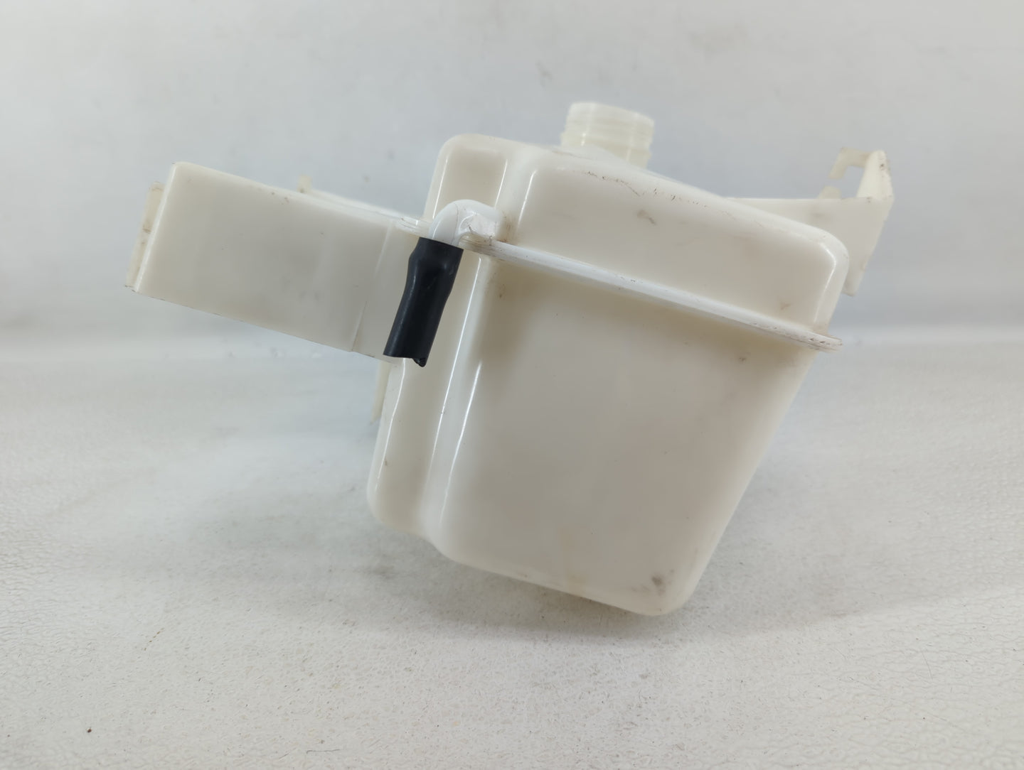 2002 Chevrolet Trailblazer Windshield Washer Fluid Reservoir Bottle Oem - Oemusedautoparts1.com