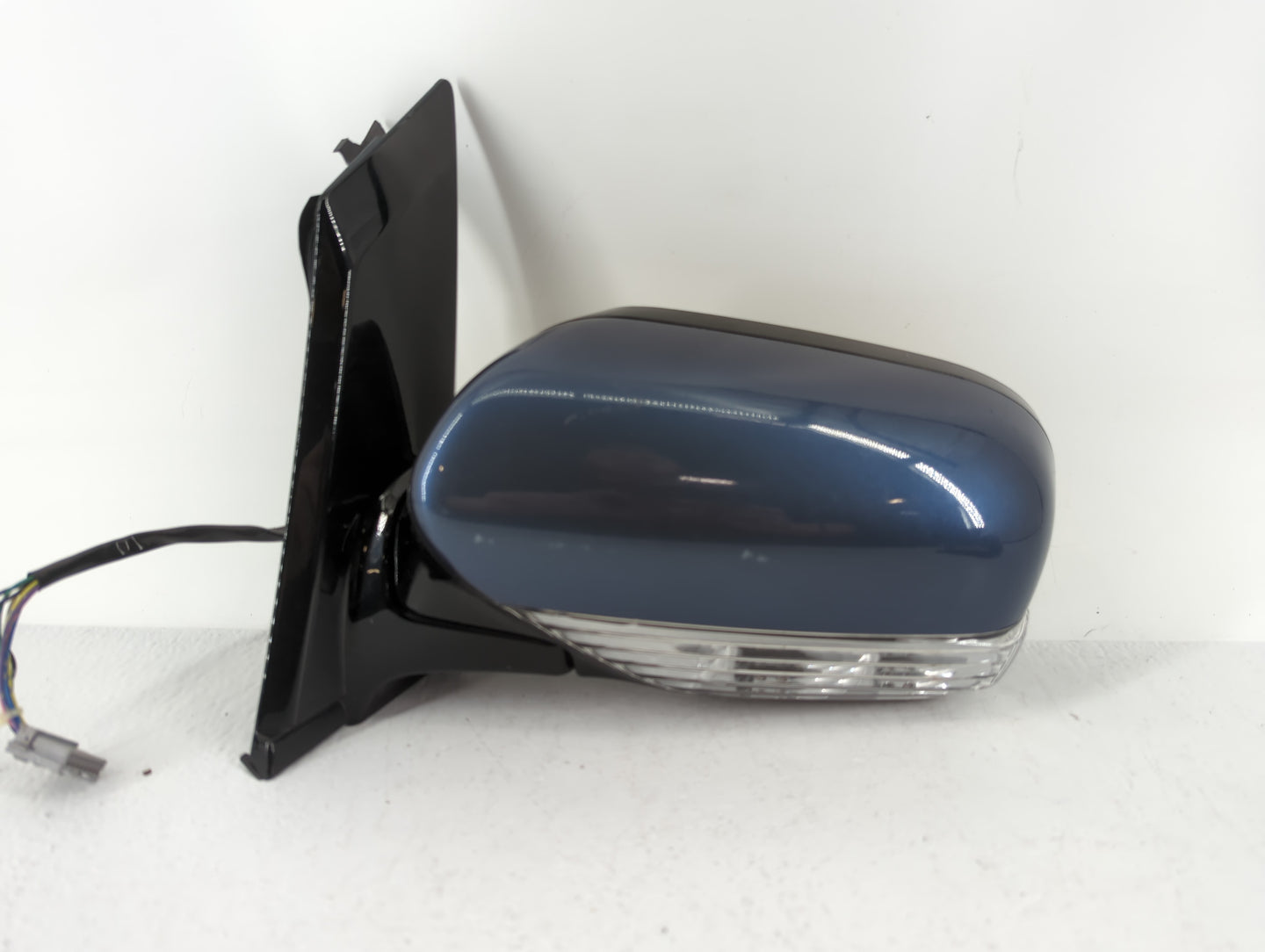 Chevrolet Trailblazer Driver Left Side View Manual Door Mirror Blue - Oemusedautoparts1.com