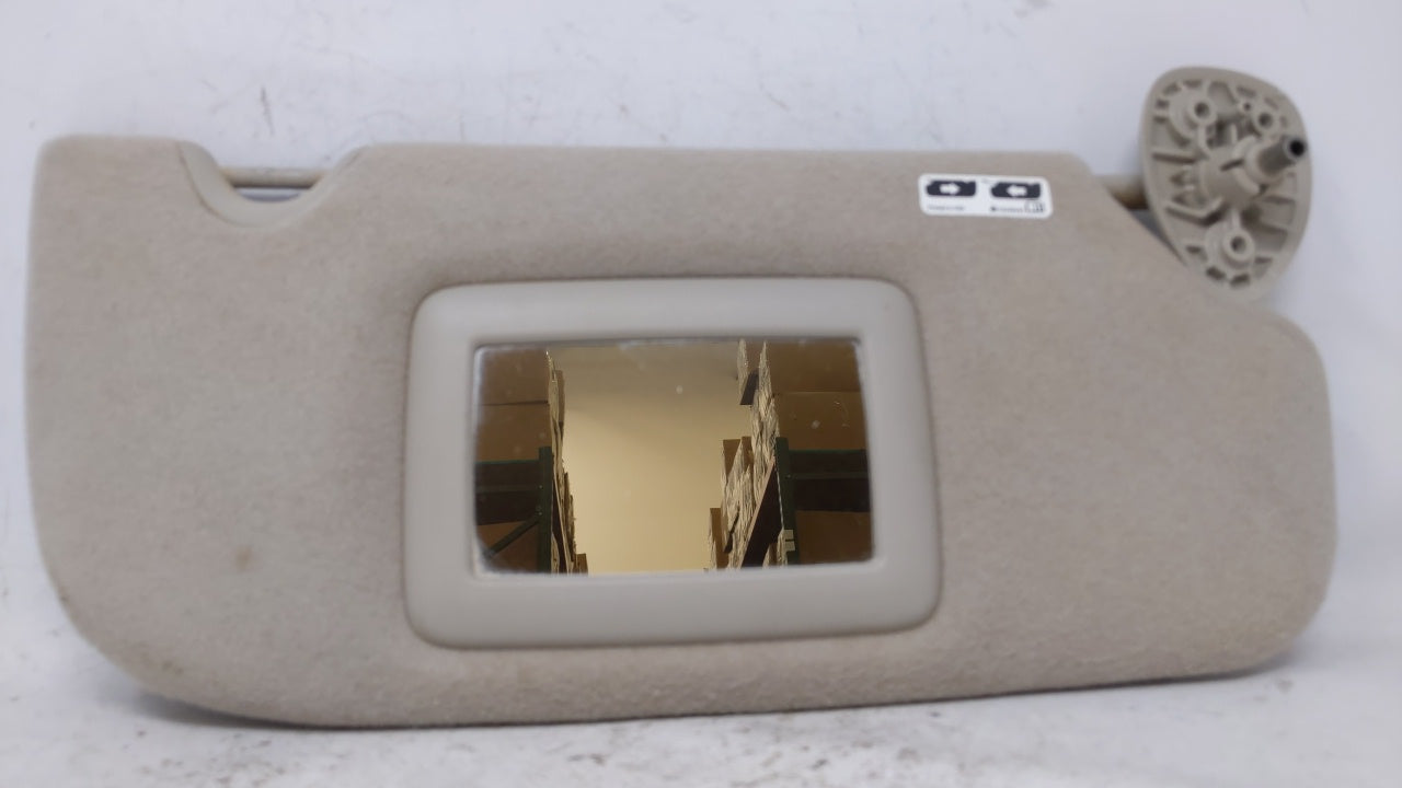 2005-2007 Chevrolet Trailblazer Sun Visor Shade Replacement Passenger Right Mirror Fits Fits 2005 2006 2007 OEM Used Auto Pa