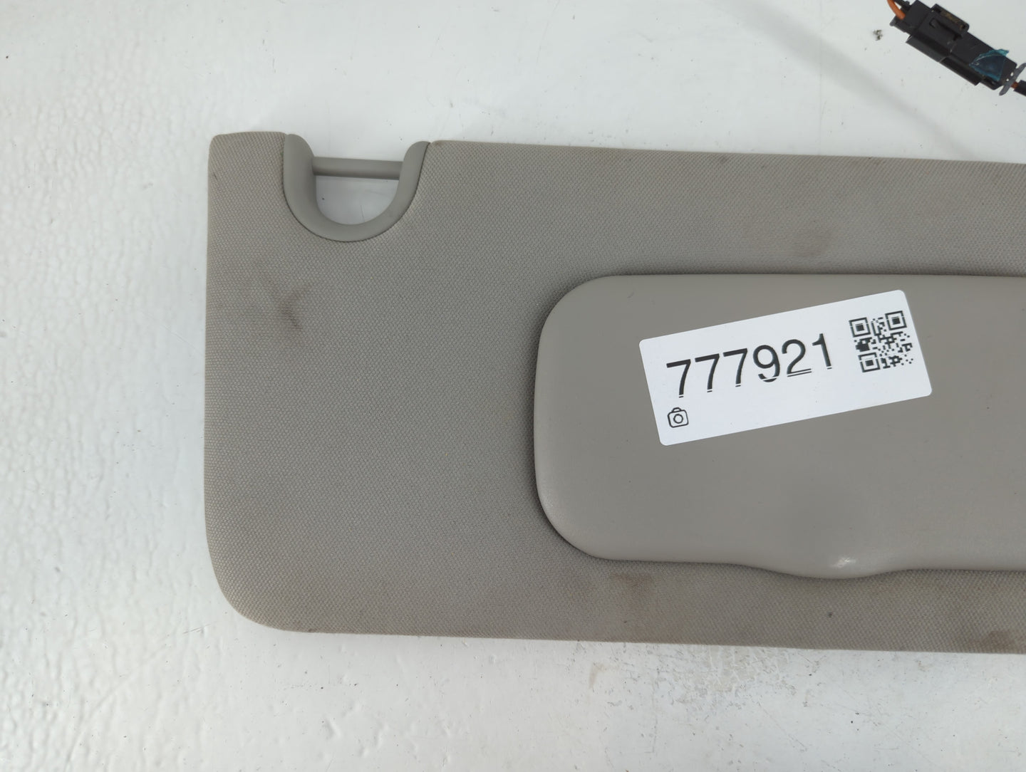 2005-2007 Chevrolet Trailblazer Sun Visor Shade Replacement Passenger Right Mirror Fits Fits 2005 2006 2007 OEM Used Auto Pa