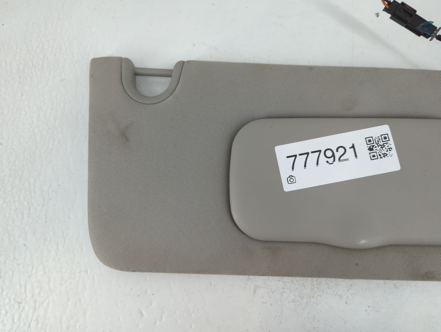 2005-2007 Chevrolet Trailblazer Sun Visor Shade Replacement Passenger Right Mirror Fits Fits 2005 2006 2007 OEM Used Auto Pa