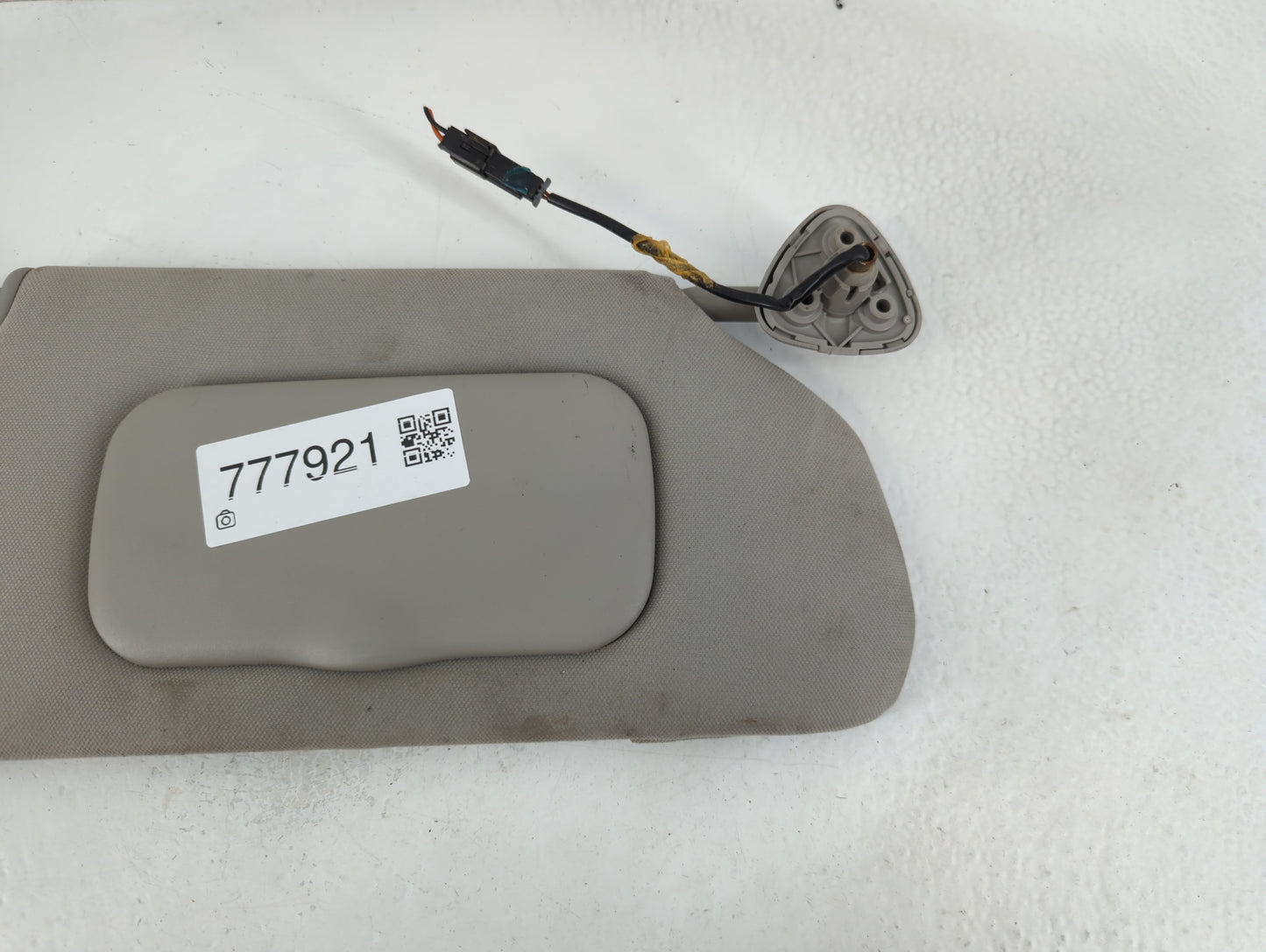 2005-2007 Chevrolet Trailblazer Sun Visor Shade Replacement Passenger Right Mirror Fits Fits 2005 2006 2007 OEM Used Auto Pa