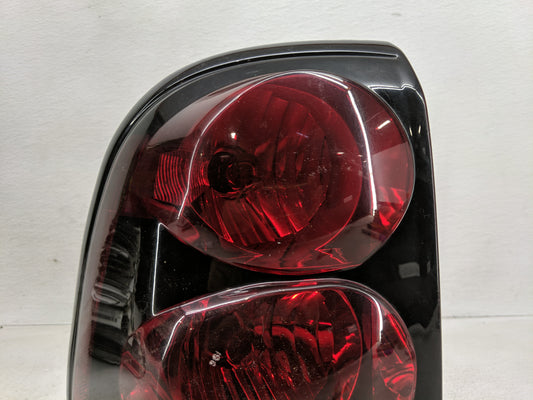 2002-2006 Chevrolet Trailblazer Ext Tail Light Assembly Driver Left OEM P/N:15131578 Fits OEM Used Auto Parts