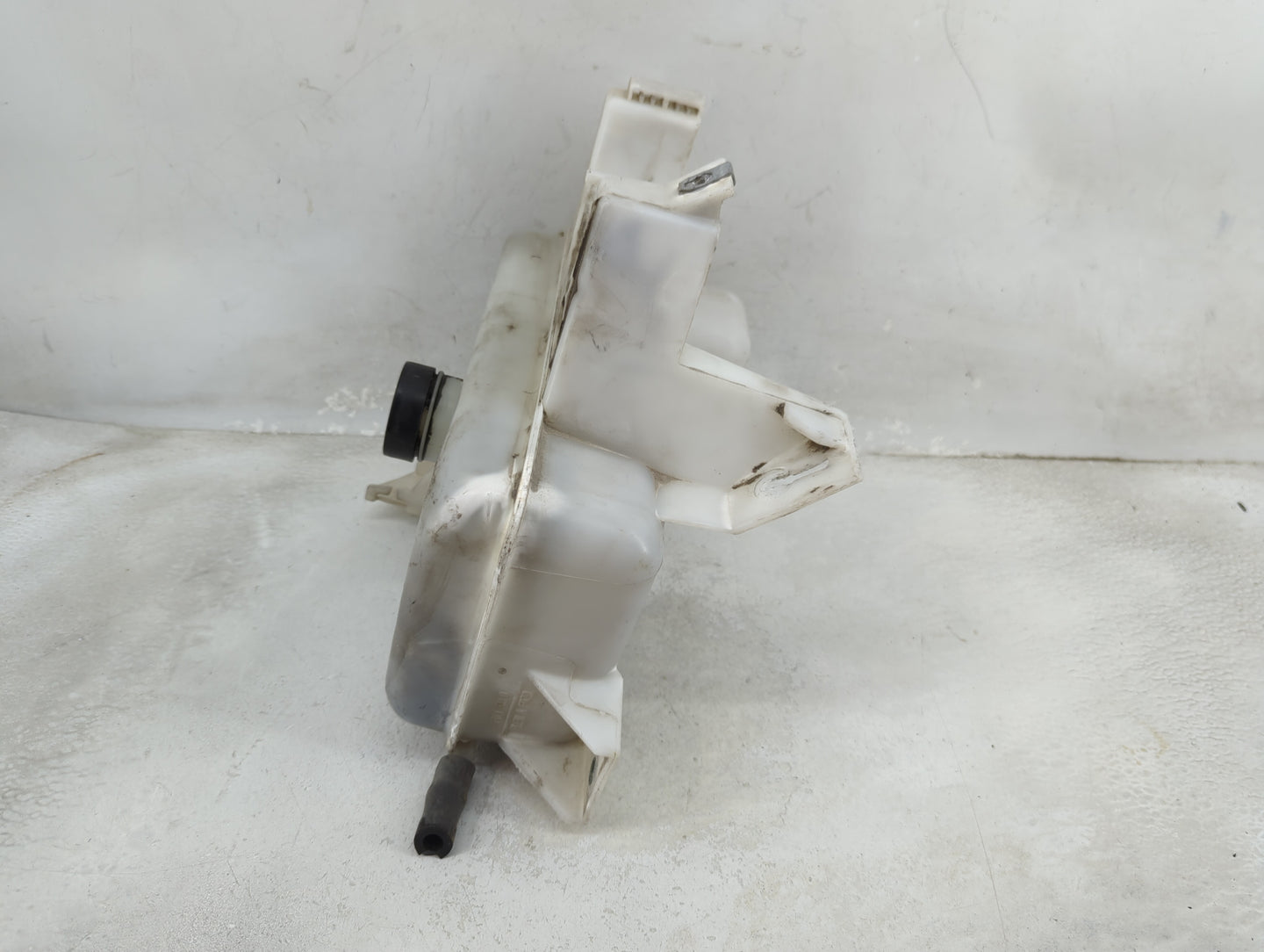 2002 Trailblazer Ext Radiator Coolant Overflow Expansion Tank Bottle - Oemusedautoparts1.com