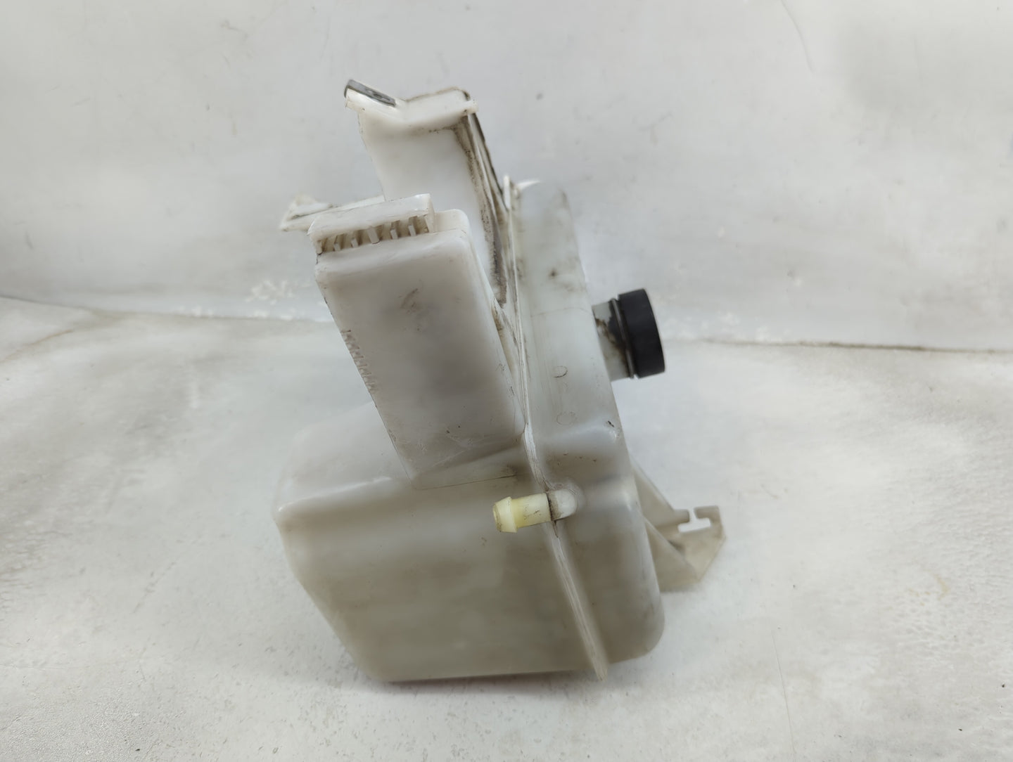 2002 Trailblazer Ext Radiator Coolant Overflow Expansion Tank Bottle - Oemusedautoparts1.com