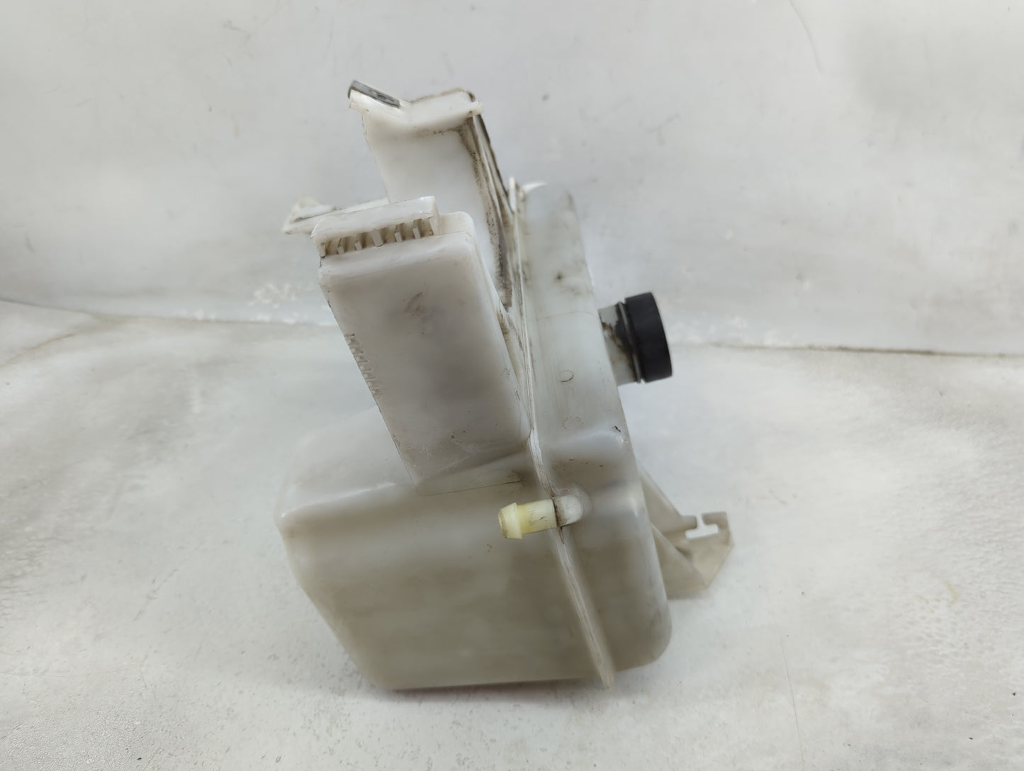 2002 Trailblazer Ext Radiator Coolant Overflow Expansion Tank Bottle - Oemusedautoparts1.com