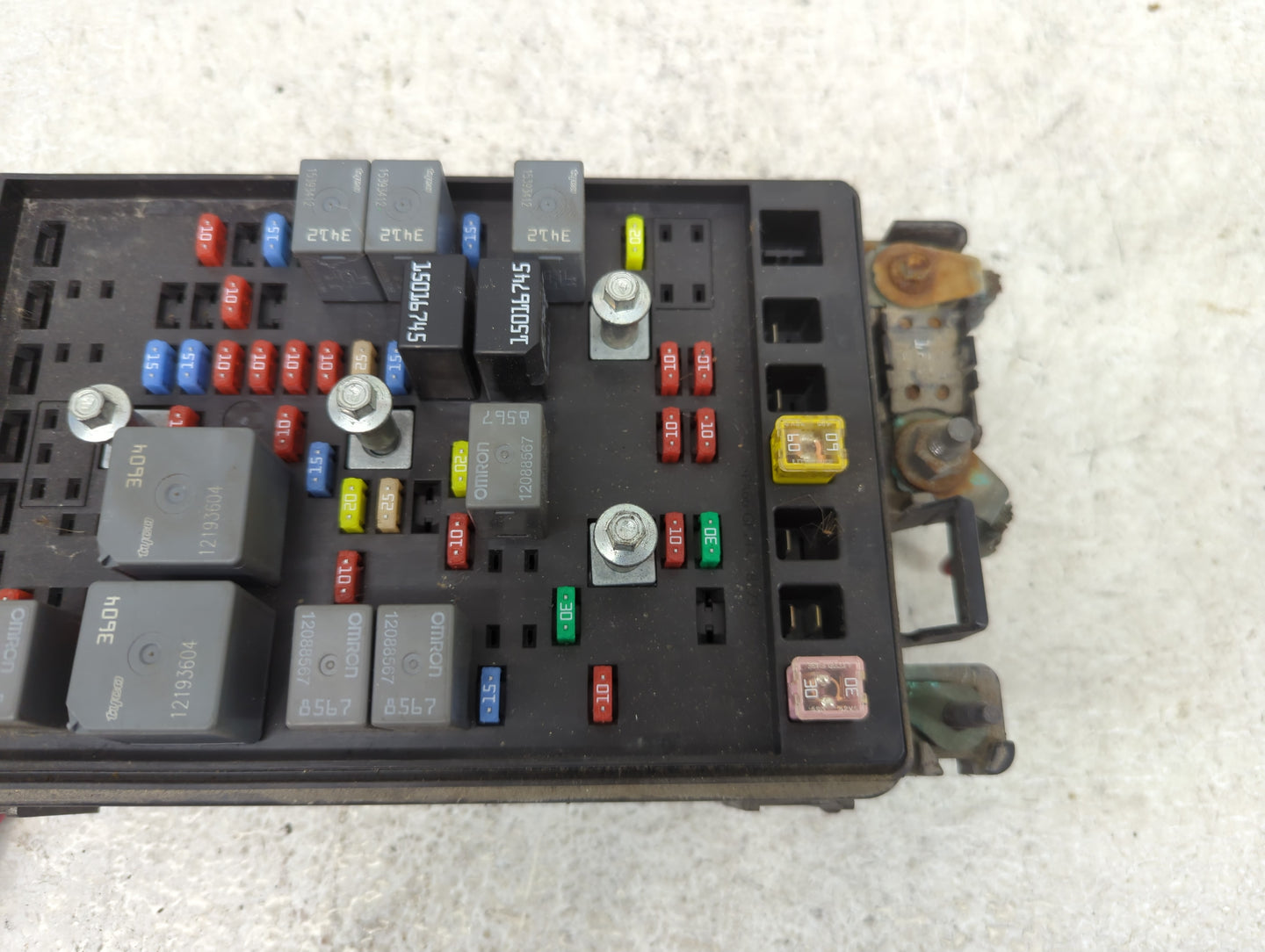 2006 Chevrolet Trailblazer Ext Fusebox Fuse Box Panel Relay Module Fits OEM Used Auto Parts - Oemusedautoparts1.com