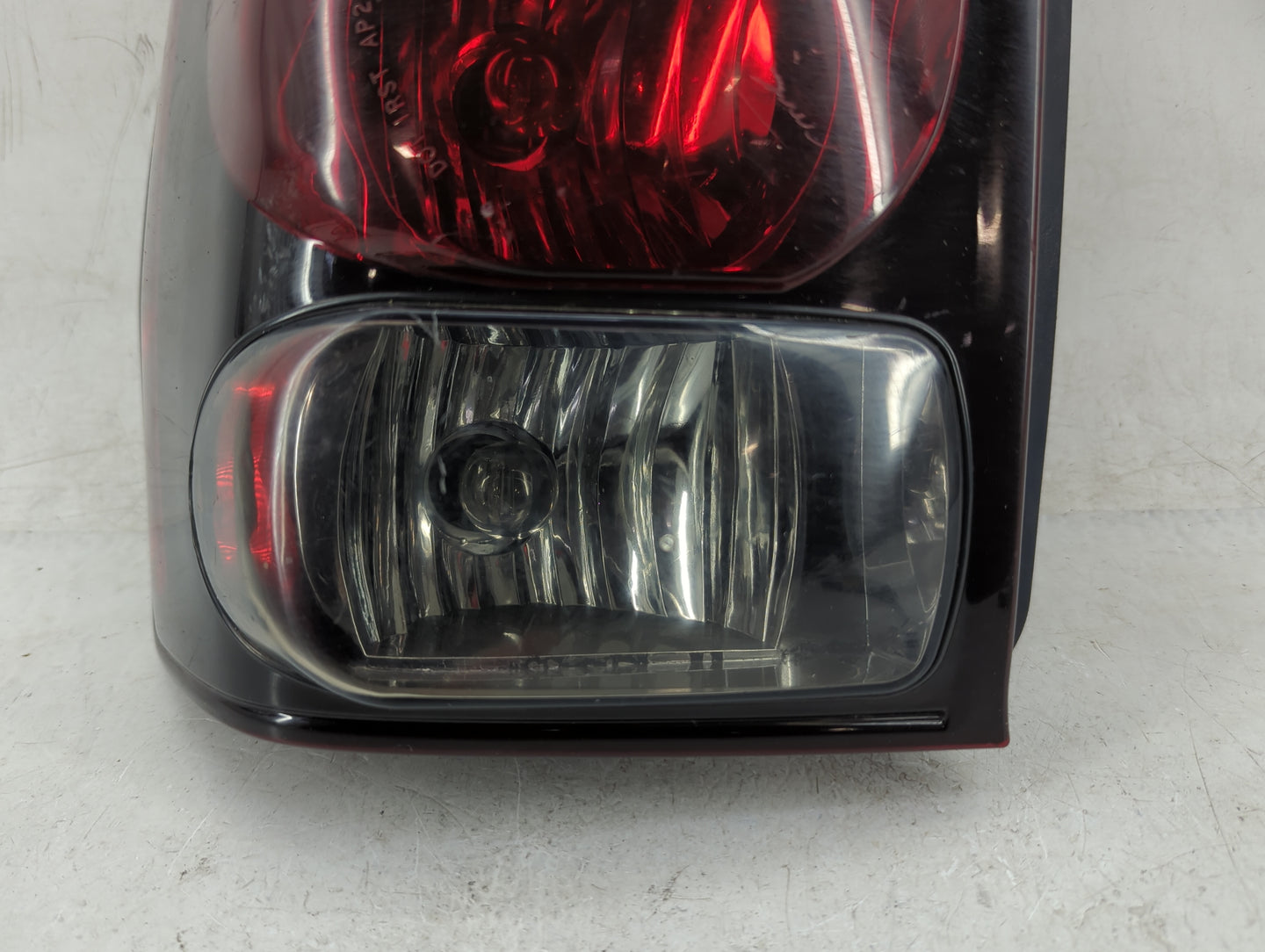 2002-2006 Chevrolet Trailblazer Ext Tail Light Assembly Driver Left OEM Fits Fits 2002 2003 2004 2005 2006 2007 2008 2009 OE