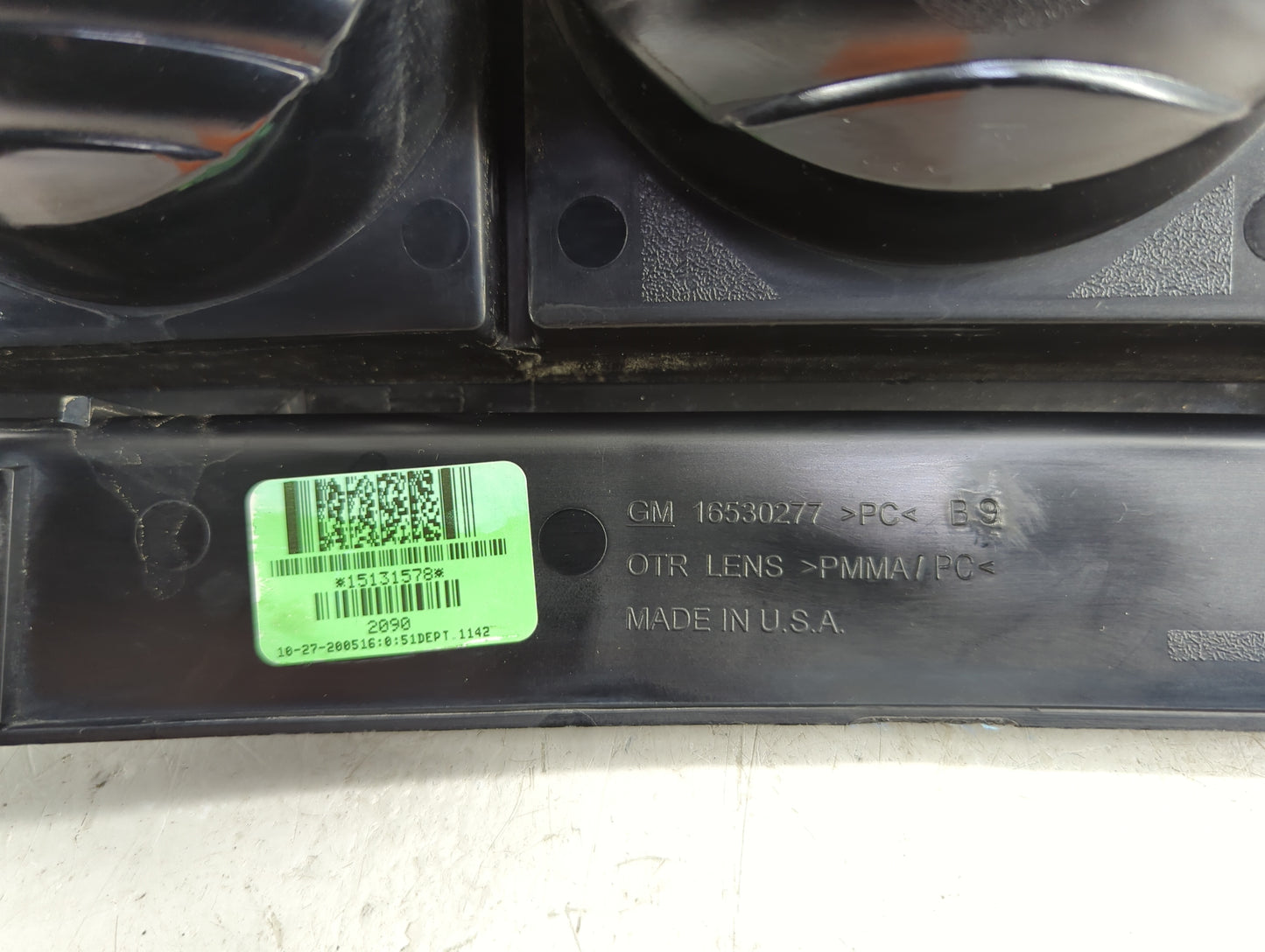 2002-2006 Chevrolet Trailblazer Ext Tail Light Assembly Driver Left OEM Fits Fits 2002 2003 2004 2005 2006 2007 2008 2009 OE