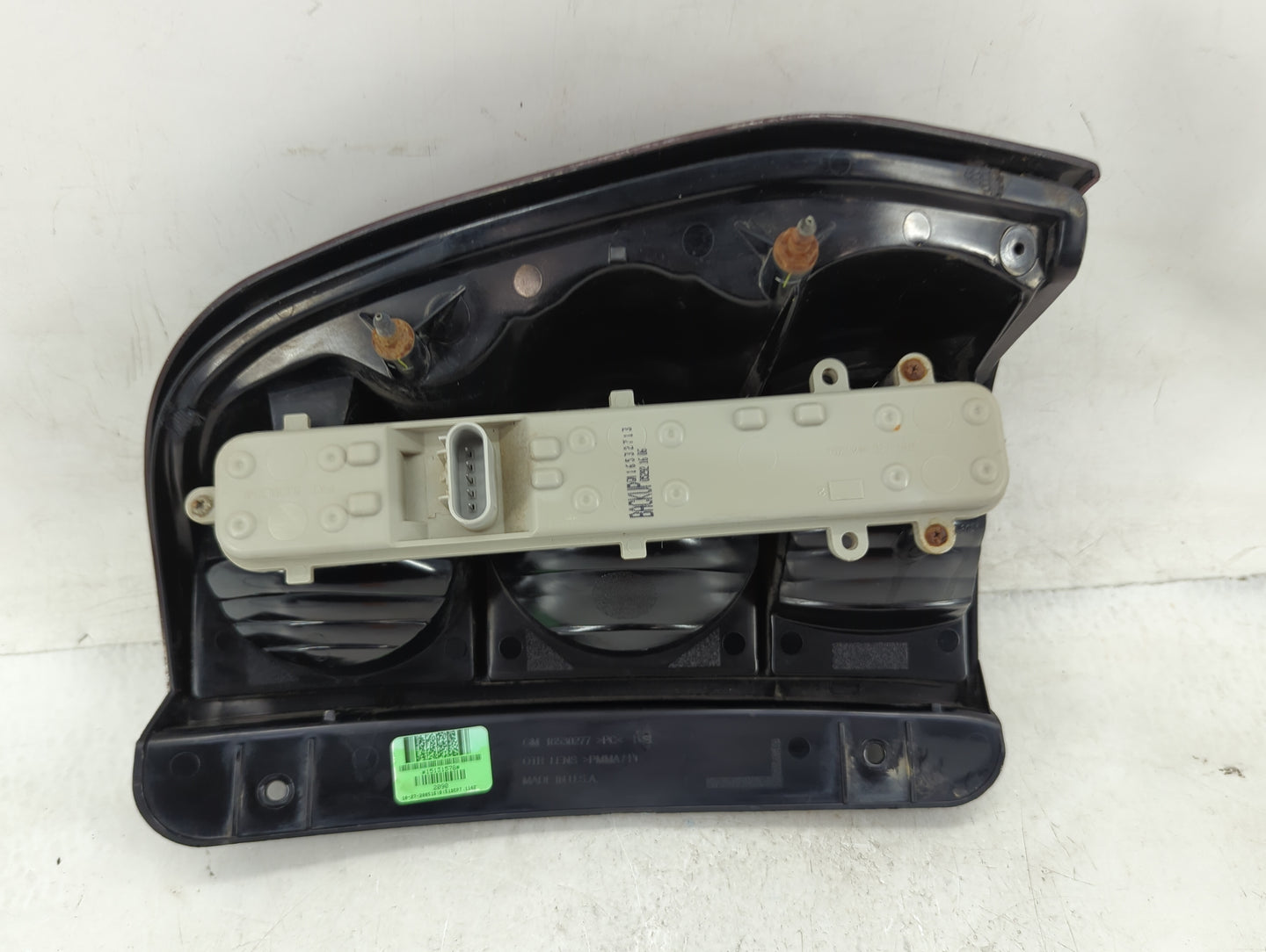 2002-2006 Chevrolet Trailblazer Ext Tail Light Assembly Driver Left OEM Fits Fits 2002 2003 2004 2005 2006 2007 2008 2009 OE