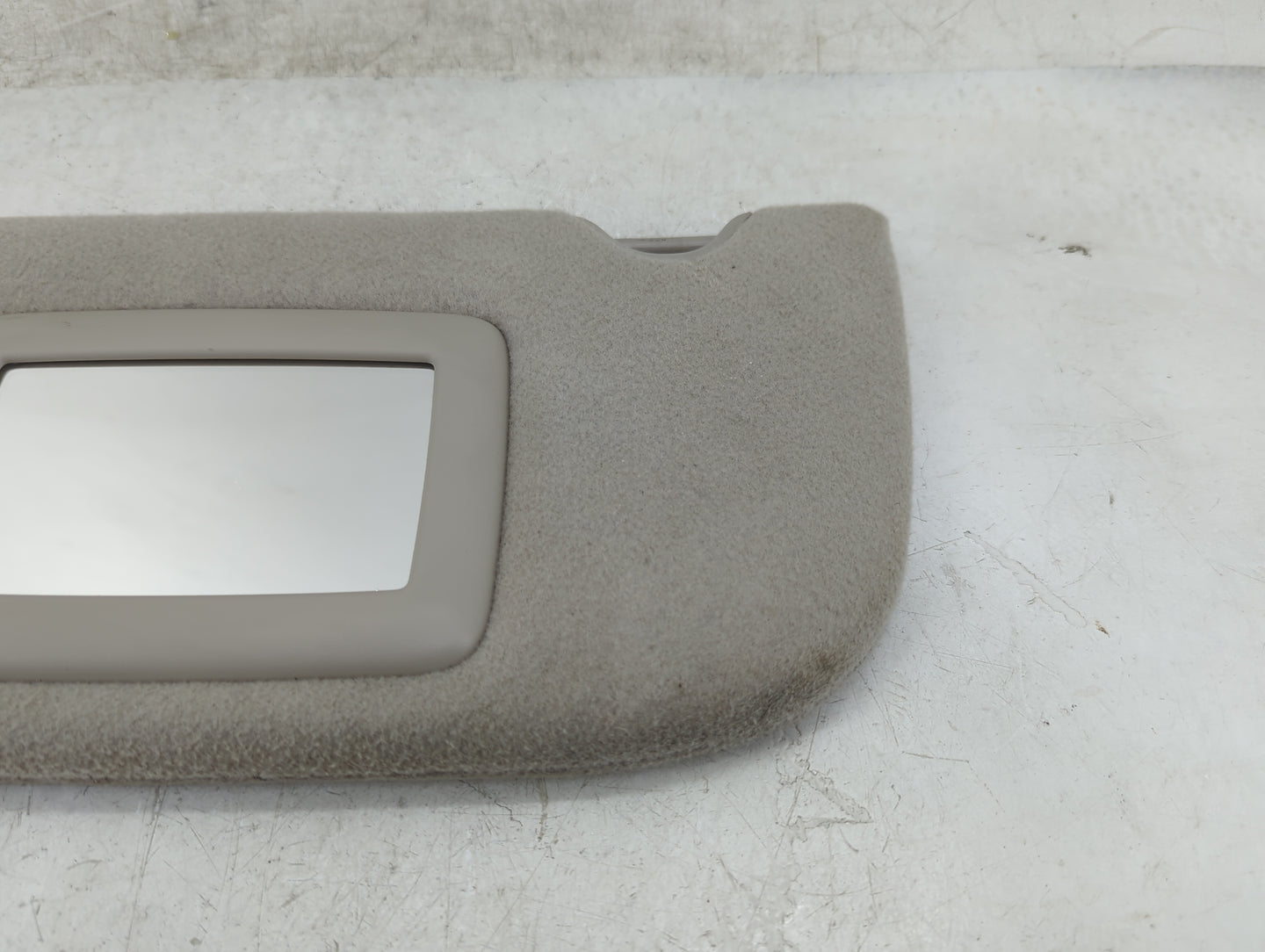 2005-2006 Chevrolet Trailblazer Ext Sun Visor Shade Replacement Driver Left Mirror Fits Fits 2005 2006 2007 OEM Used Auto Pa