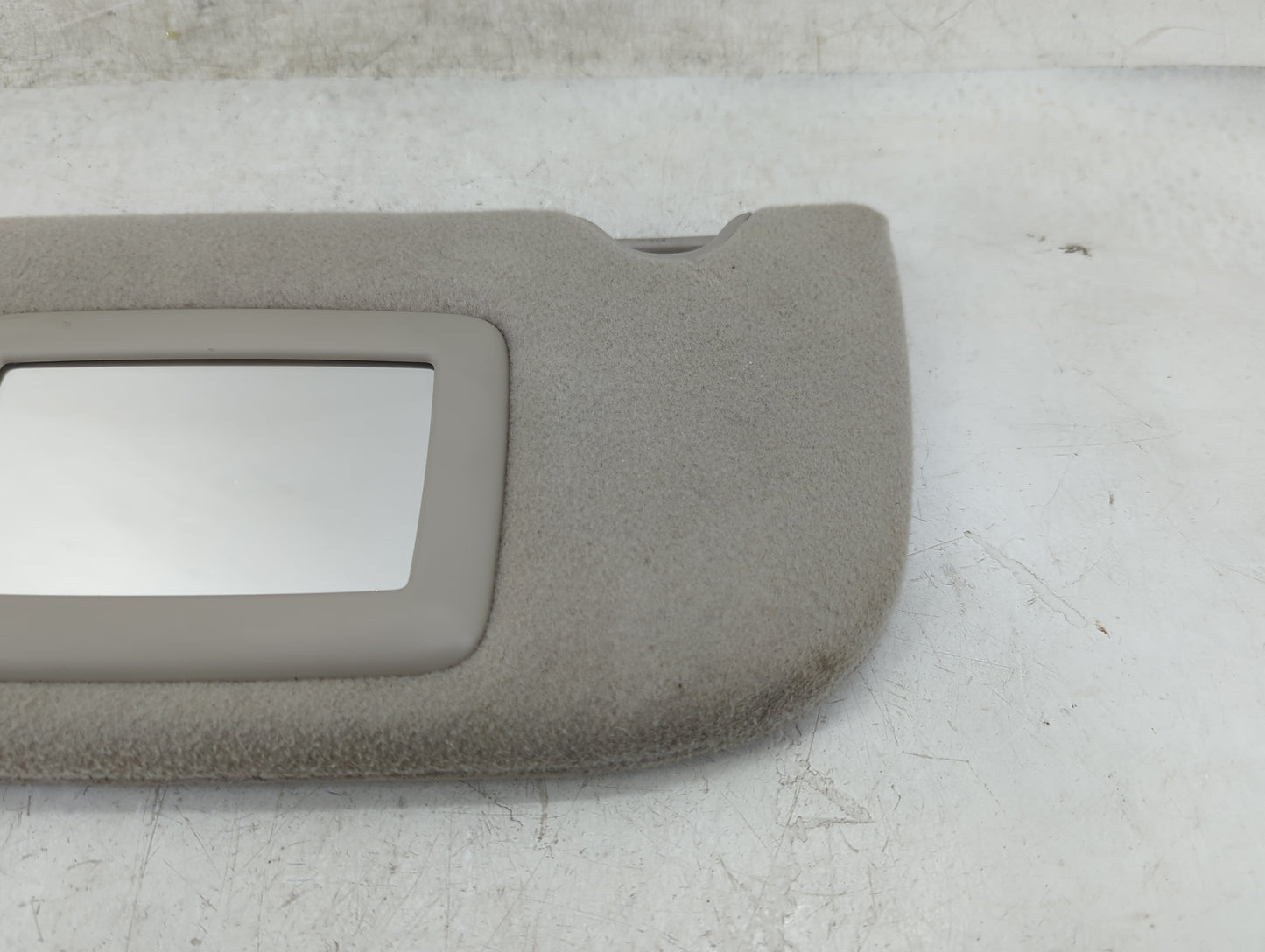 2005-2006 Chevrolet Trailblazer Ext Sun Visor Shade Replacement Driver Left Mirror Fits Fits 2005 2006 2007 OEM Used Auto Pa