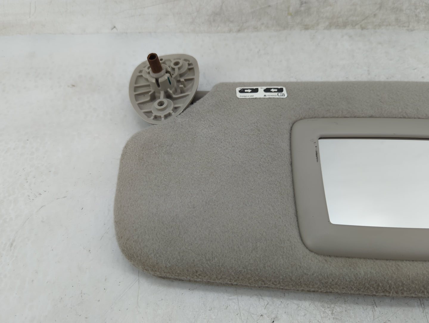 2005-2006 Chevrolet Trailblazer Ext Sun Visor Shade Replacement Driver Left Mirror Fits Fits 2005 2006 2007 OEM Used Auto Pa