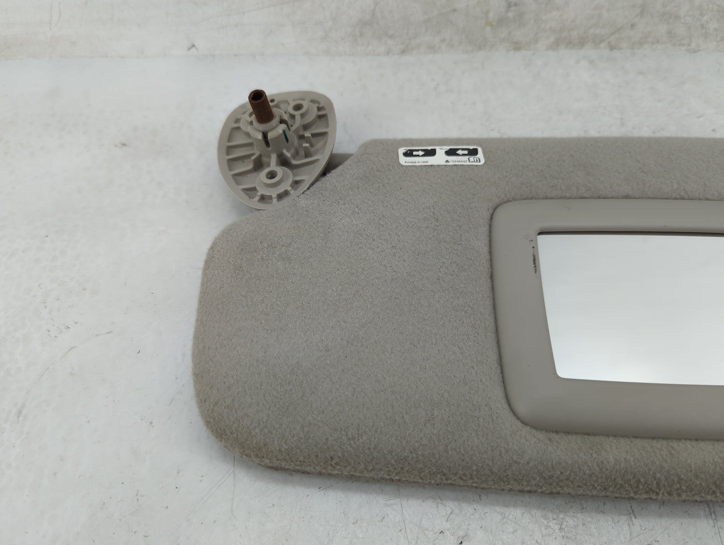 2005-2006 Chevrolet Trailblazer Ext Sun Visor Shade Replacement Driver Left Mirror Fits Fits 2005 2006 2007 OEM Used Auto Pa