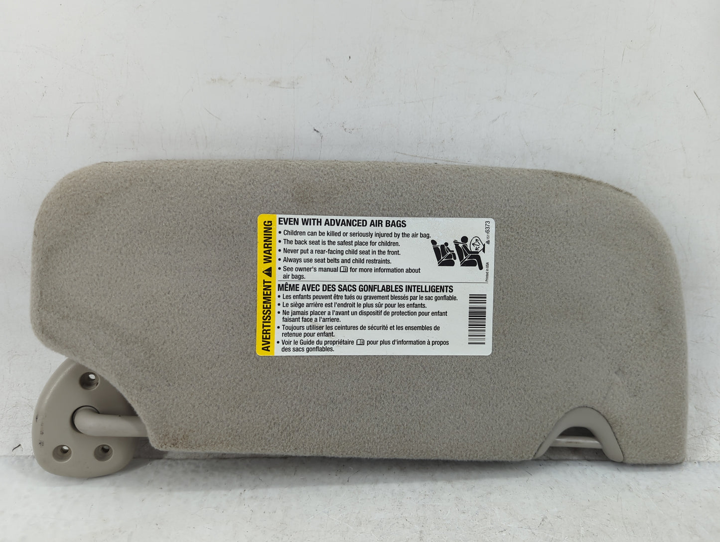 2005-2006 Chevrolet Trailblazer Ext Sun Visor Shade Replacement Driver Left Mirror Fits Fits 2005 2006 2007 OEM Used Auto Pa