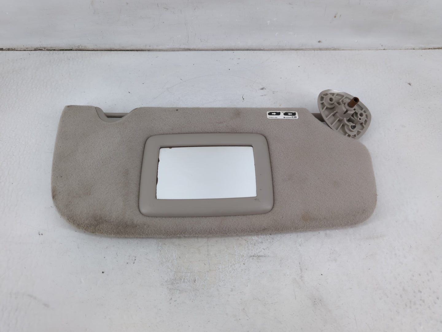 2006 Chevrolet Trail Blazer Sun Visor Shade Replacement Passenger Right Mirror Fits Fits 2005 2007 OEM Used Auto Parts - Oem