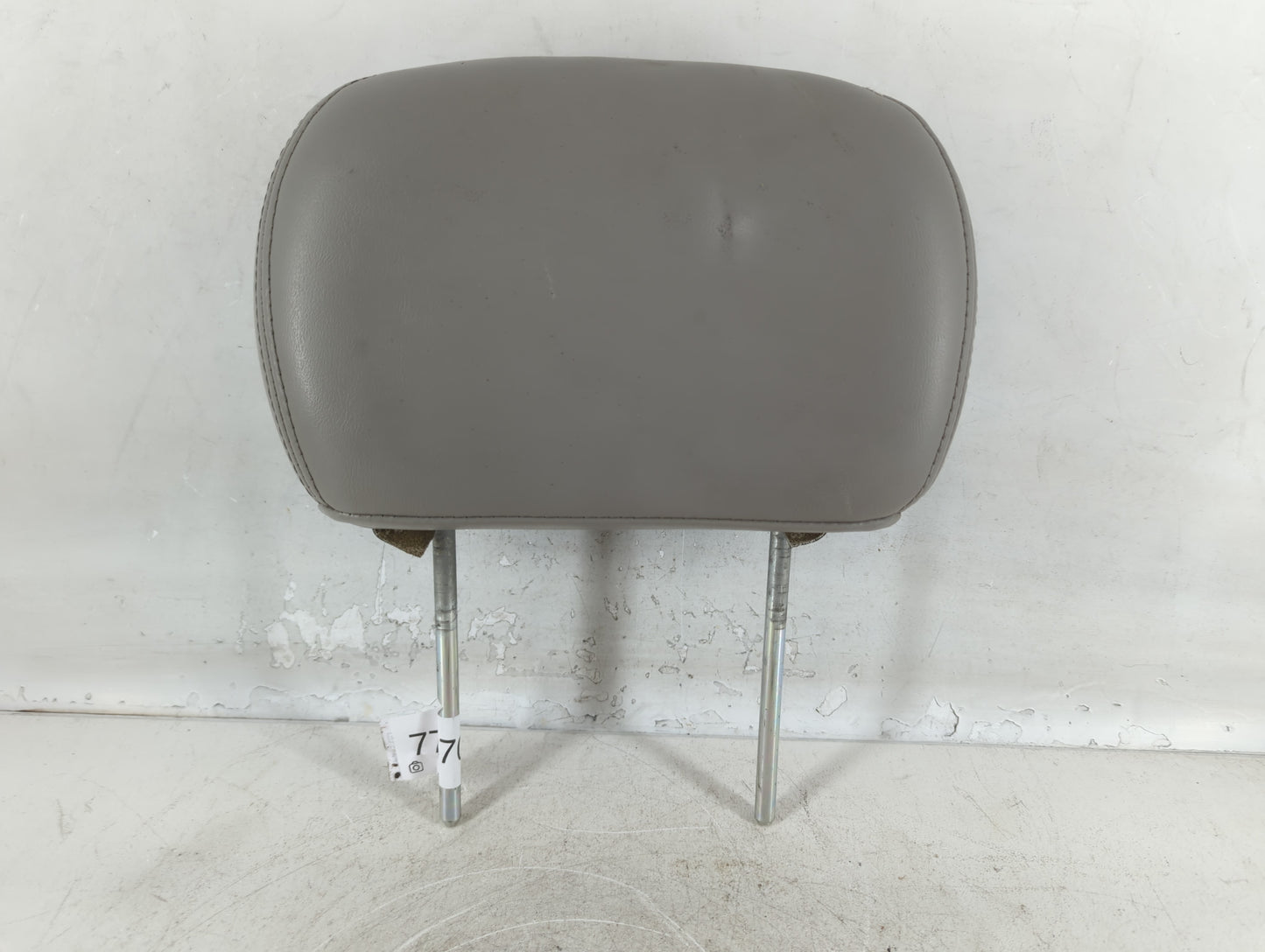 2006 Chevrolet Trail Blazer Headrest Head Rest Front Driver Passenger Seat Fits Fits 2007 2008 2009 OEM Used Auto Parts - Oe