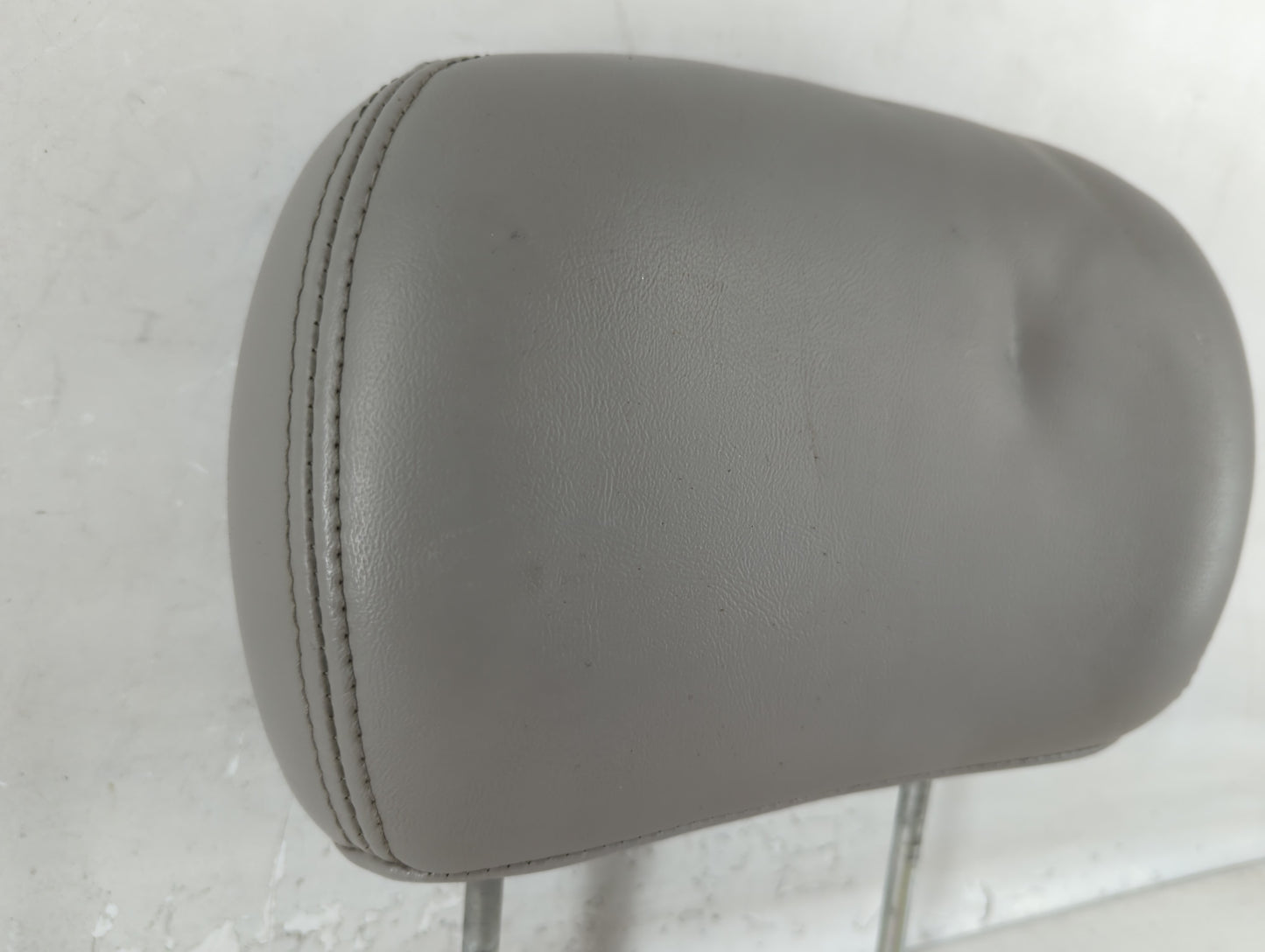 2006 Chevrolet Trail Blazer Headrest Head Rest Front Driver Passenger Seat Fits Fits 2007 2008 2009 OEM Used Auto Parts - Oe