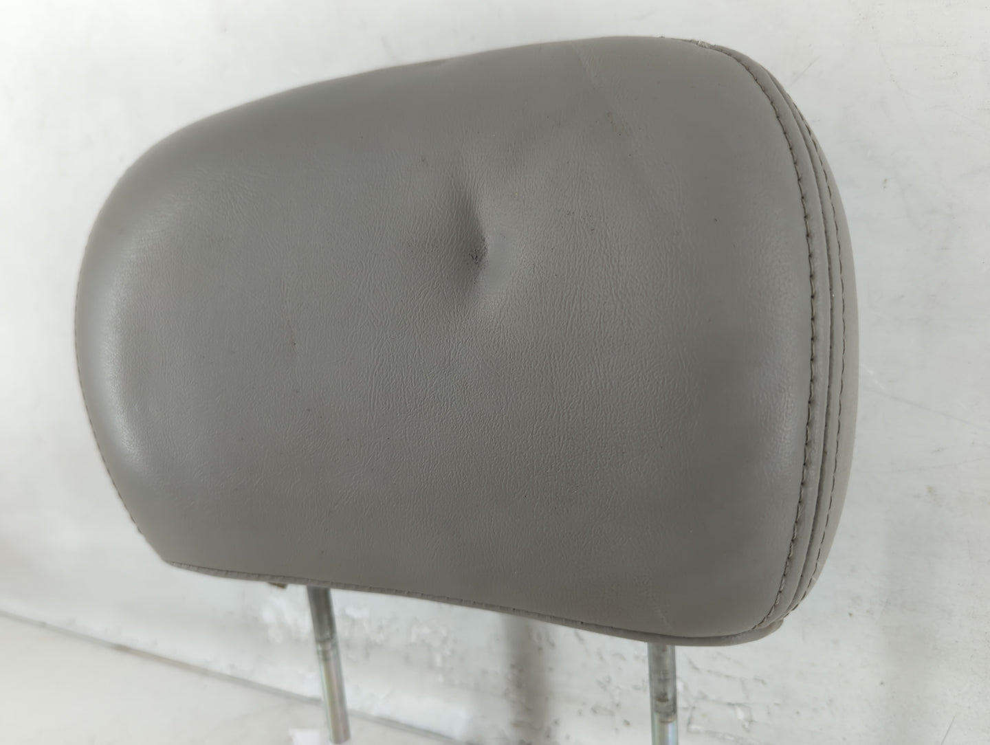 2006 Chevrolet Trail Blazer Headrest Head Rest Front Driver Passenger Seat Fits Fits 2007 2008 2009 OEM Used Auto Parts - Oe