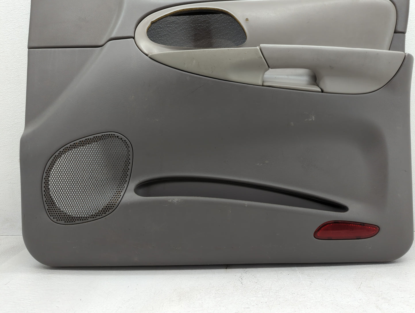 2006 Chevrolet Trlblz Front Right Passenger Interior Door Panel Trim Grey - Oemusedautoparts1.com