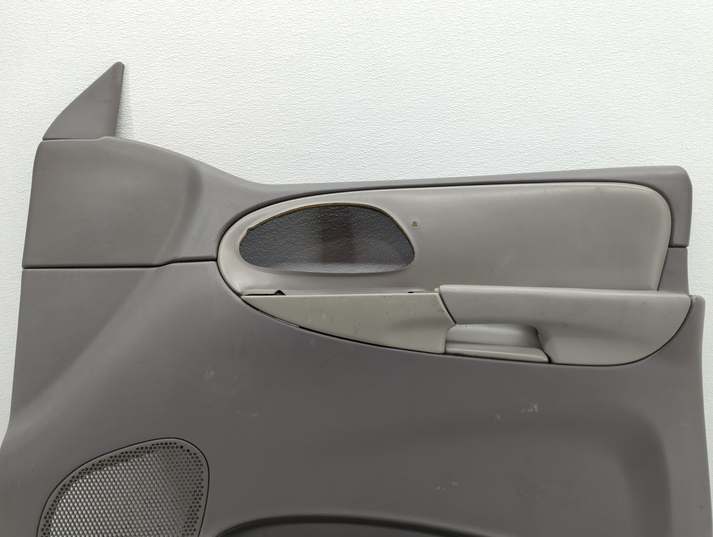 2006 Chevrolet Trlblz Front Right Passenger Interior Door Panel Trim Grey - Oemusedautoparts1.com