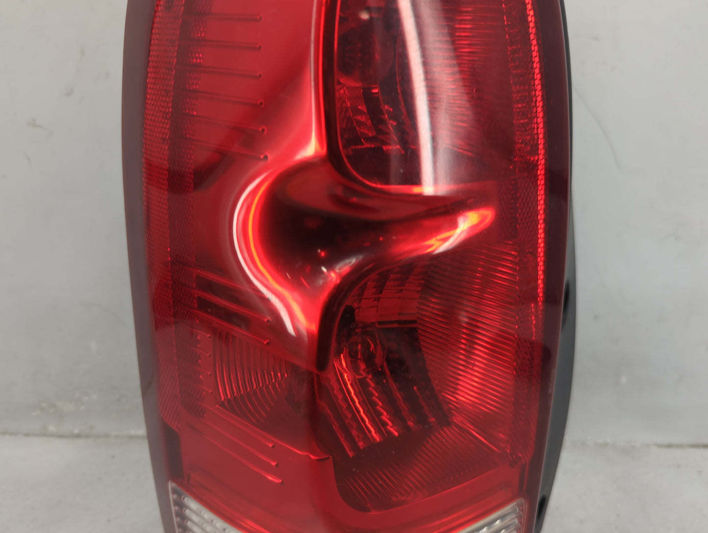 2005-2009 Chevrolet Uplander Tail Light Assembly Driver Left OEM Fits Fits 2005 2006 2007 2008 2009 OEM Used Auto Parts - Oe