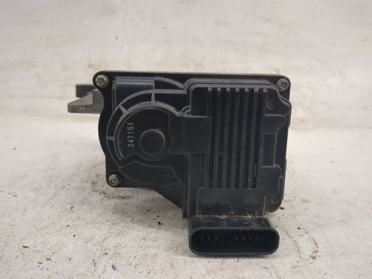 2005-2006 Chevrolet Uplander Throttle Body P/N:247151 Fits Fits 2005 2006 2007 OEM Used Auto Parts - Oemusedautoparts1.com