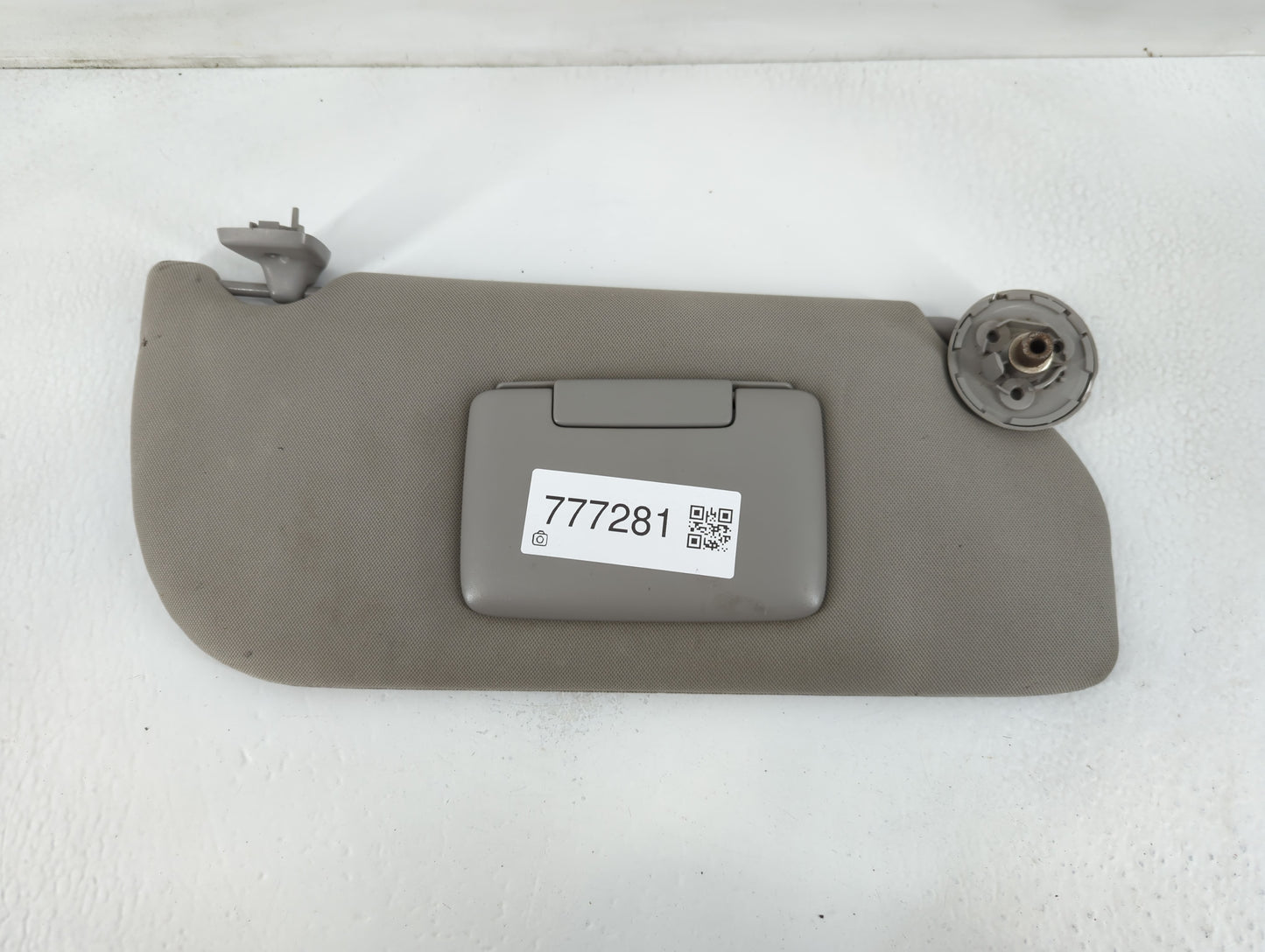 2005-2009 Chevrolet Uplander Sun Visor Shade Replacement Passenger Right Mirror Fits Fits 2005 2006 2007 2008 2009 OEM Used 