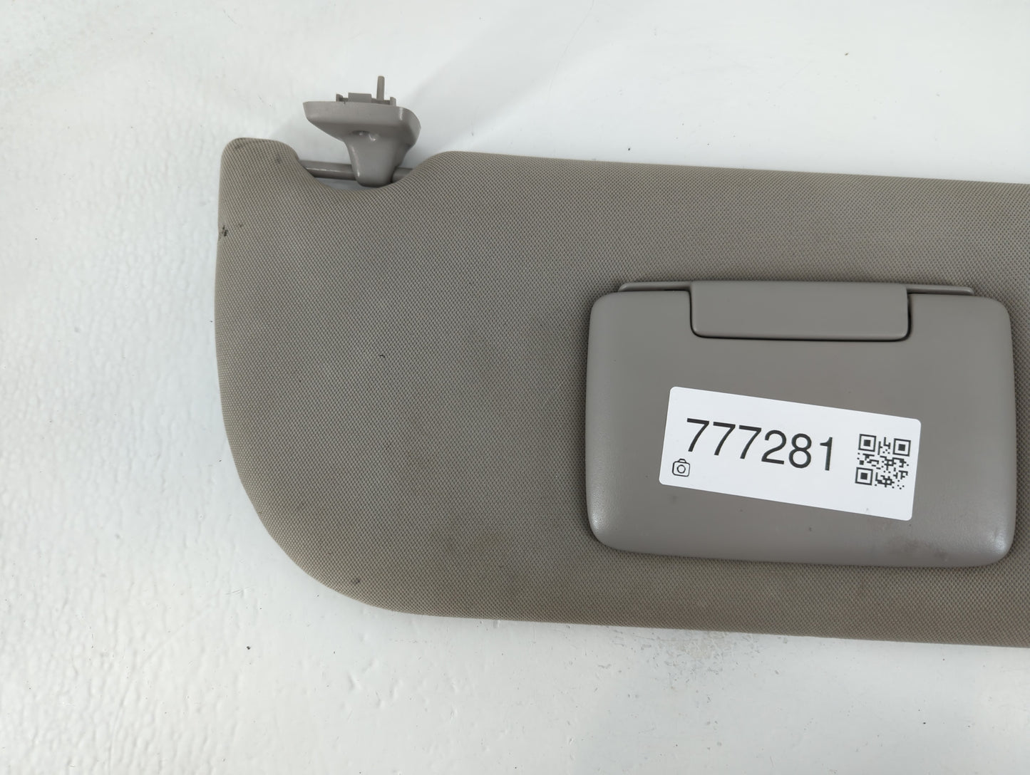 2005-2009 Chevrolet Uplander Sun Visor Shade Replacement Passenger Right Mirror Fits Fits 2005 2006 2007 2008 2009 OEM Used 