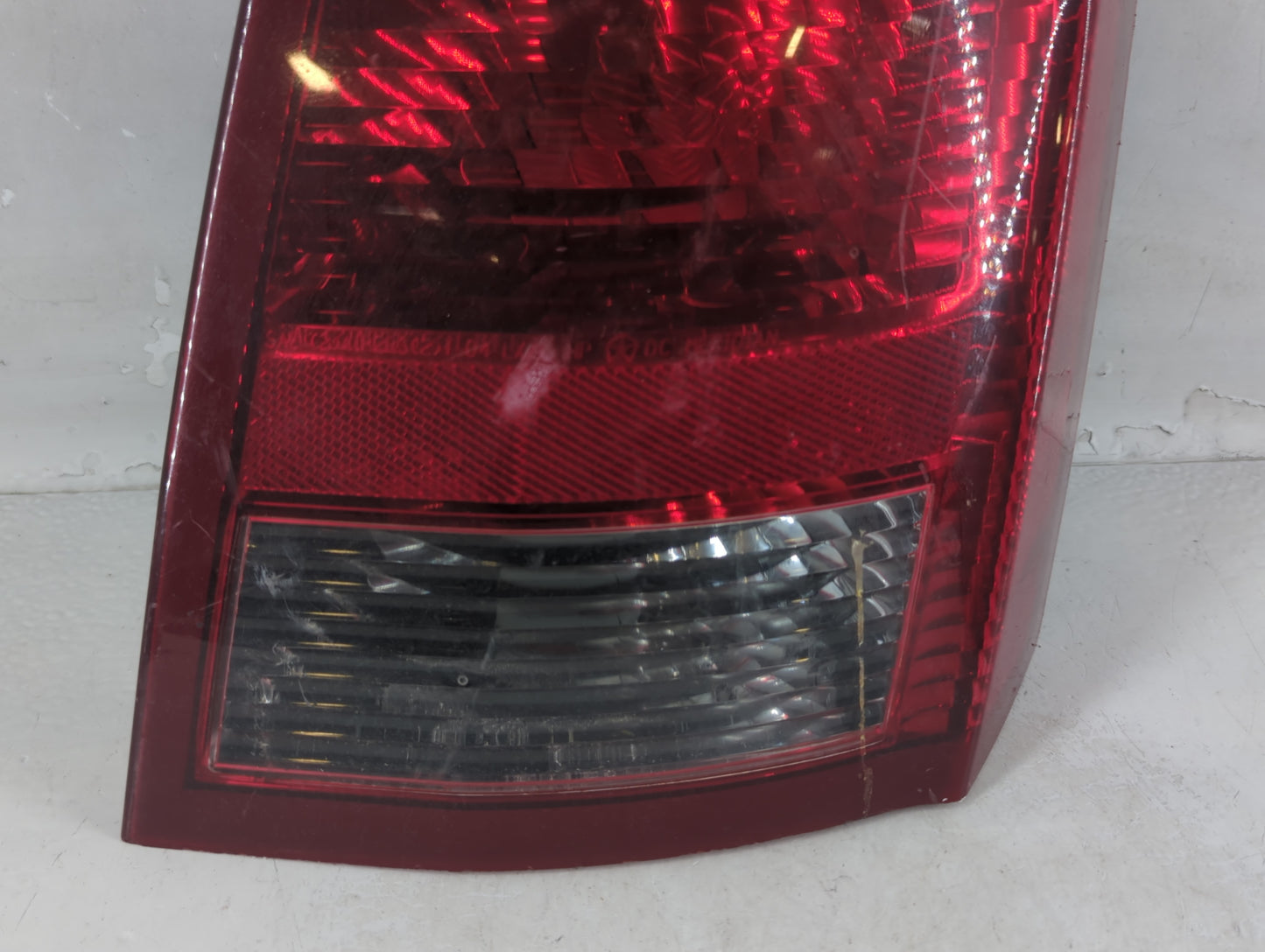 2005-2007 Chrysler 300 Tail Light Assembly Passenger Right OEM P/N:58622-E Fits Fits 2005 2006 2007 OEM Used Auto Parts - Oe