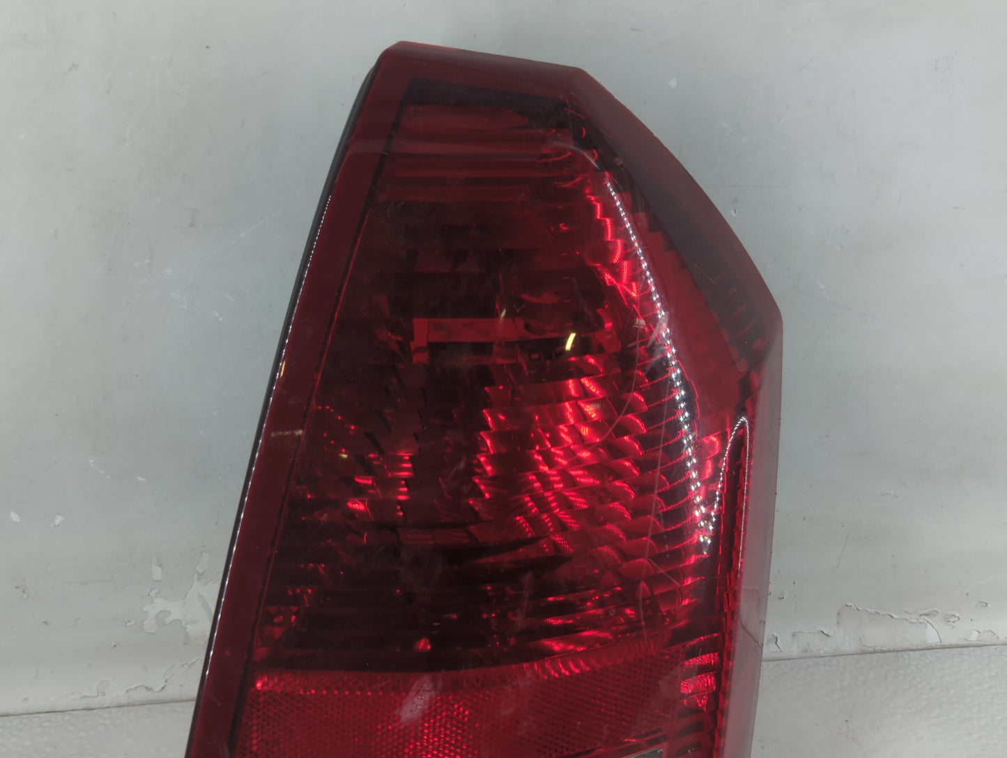 2005-2007 Chrysler 300 Tail Light Assembly Passenger Right OEM P/N:58622-E Fits Fits 2005 2006 2007 OEM Used Auto Parts - Oe