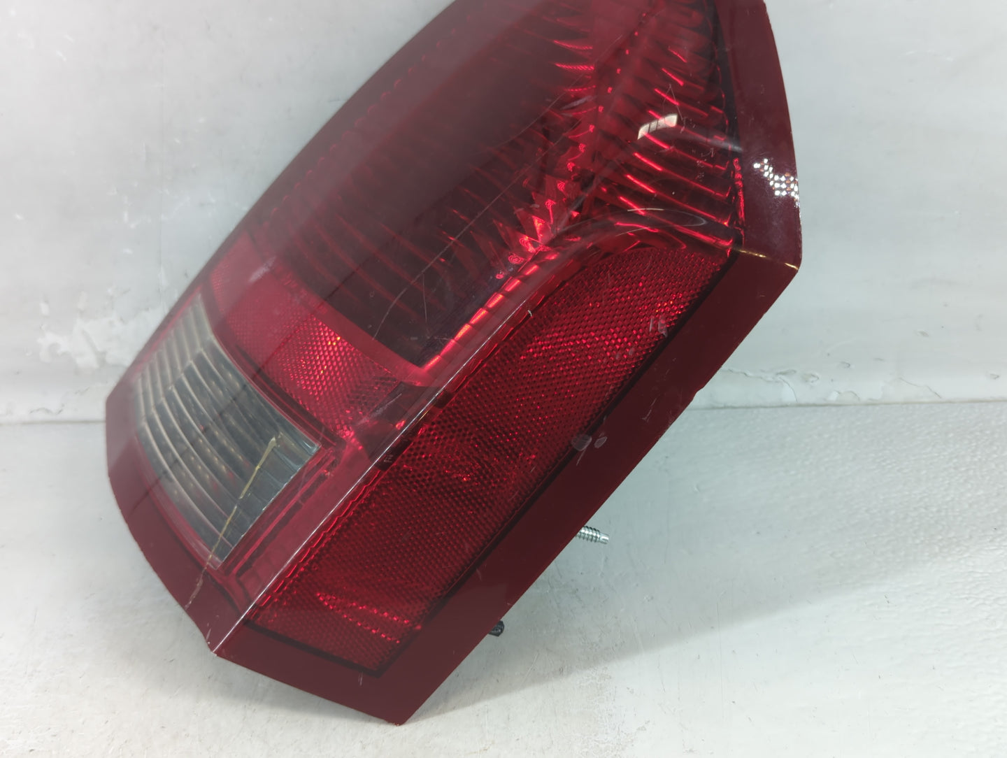 2005-2007 Chrysler 300 Tail Light Assembly Passenger Right OEM P/N:58622-E Fits Fits 2005 2006 2007 OEM Used Auto Parts - Oe