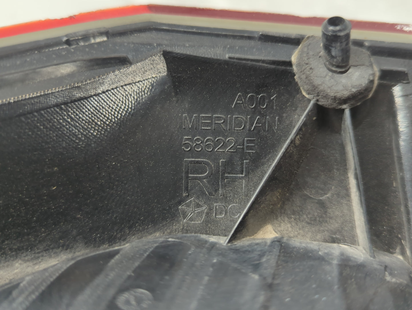 2005-2007 Chrysler 300 Tail Light Assembly Passenger Right OEM P/N:58622-E Fits Fits 2005 2006 2007 OEM Used Auto Parts - Oe