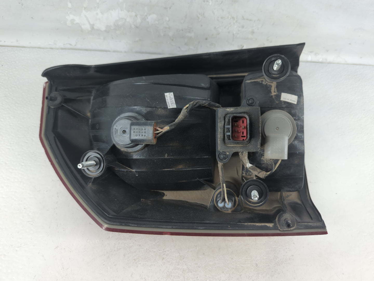 2005-2007 Chrysler 300 Tail Light Assembly Passenger Right OEM P/N:58622-E Fits Fits 2005 2006 2007 OEM Used Auto Parts - Oe