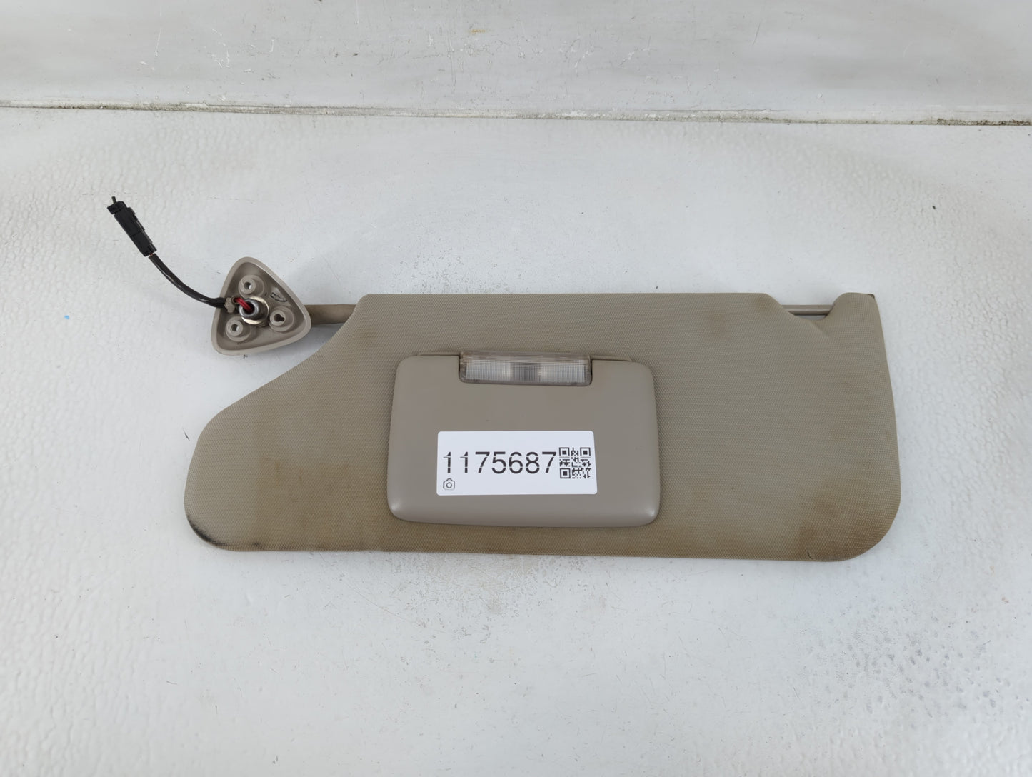 2005-2007 Chrysler 300 Sun Visor Shade Replacement Driver Left Mirror Fits Fits 2005 2006 2007 OEM Used Auto Parts - Oemused