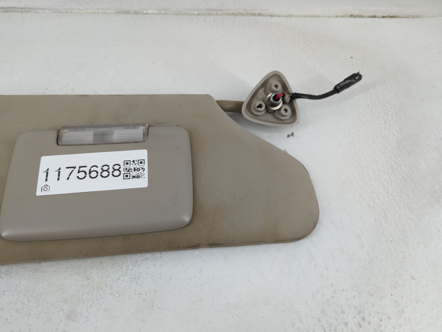 2005-2007 Chrysler 300 Sun Visor Shade Replacement Passenger Right Mirror Fits Fits 2005 2006 2007 OEM Used Auto Parts - Oem