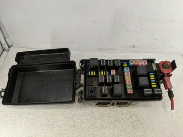 2006-2007 Chrysler 300 Fusebox Fuse Box Panel Relay Module Fits Fits 2006 2007 OEM Used Auto Parts