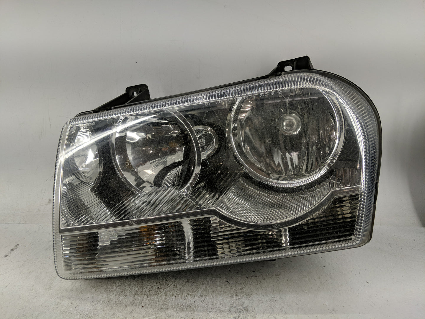 2005-2007 Chrysler 300 Driver Left Oem Head Light Headlight Lamp - Oemusedautoparts1.com
