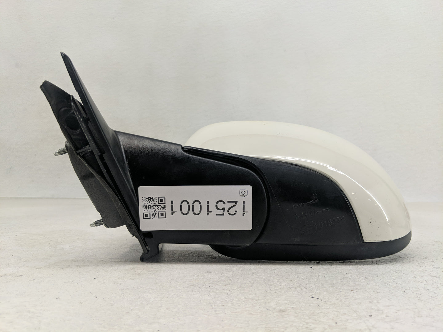 2006 Chrysler 300 Driver Side View Mirror - Left Door Mirror OEM Used - Oemusedautoparts1.com