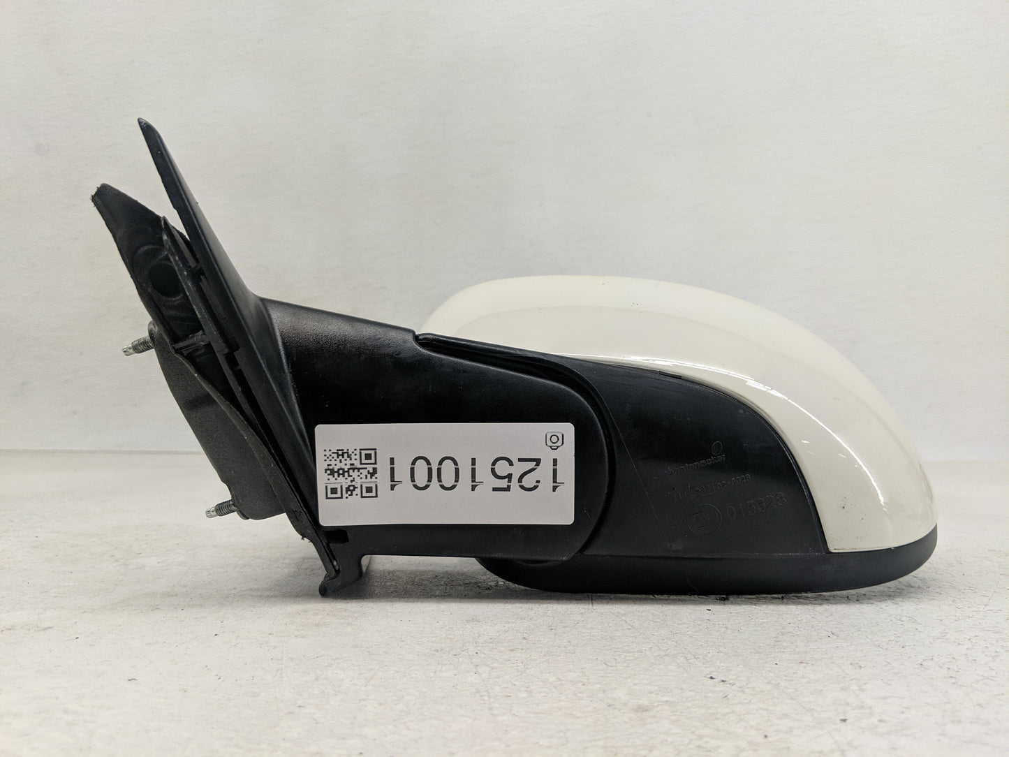 2006 Chrysler 300 Driver Side View Mirror - Left Door Mirror OEM Used - Oemusedautoparts1.com