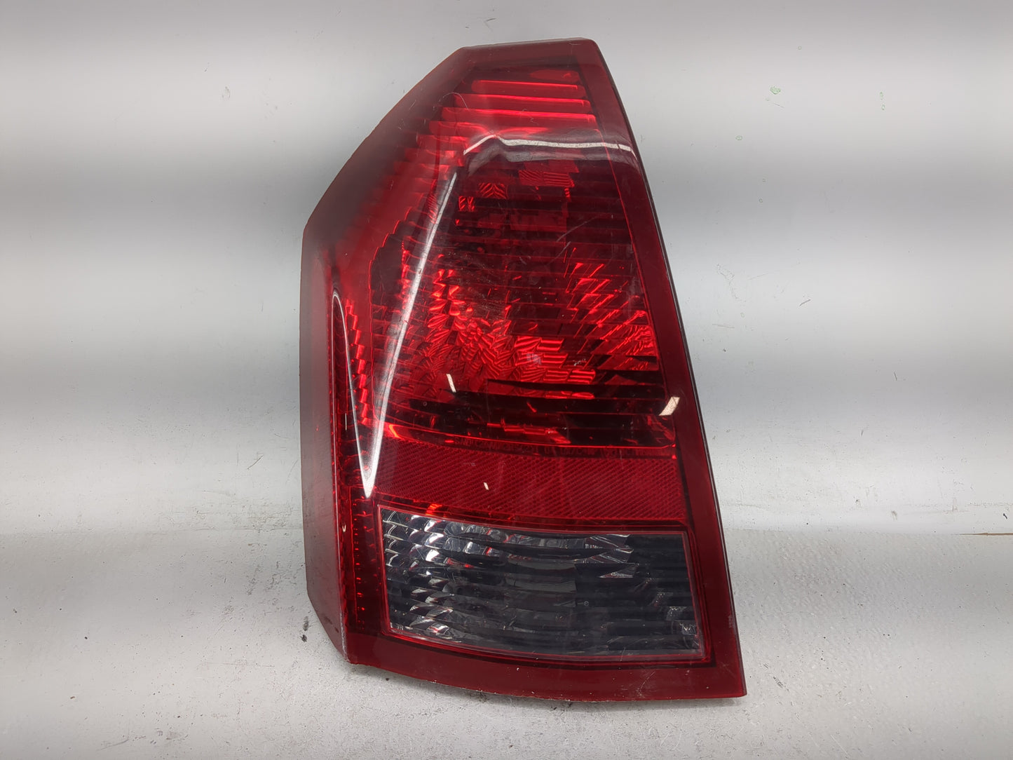2005-2007 Chrysler 300 Tail Light Assembly Passenger Right OEM Fits Fits 2005 2006 2007 OEM Used Auto Parts - Oemusedautopar