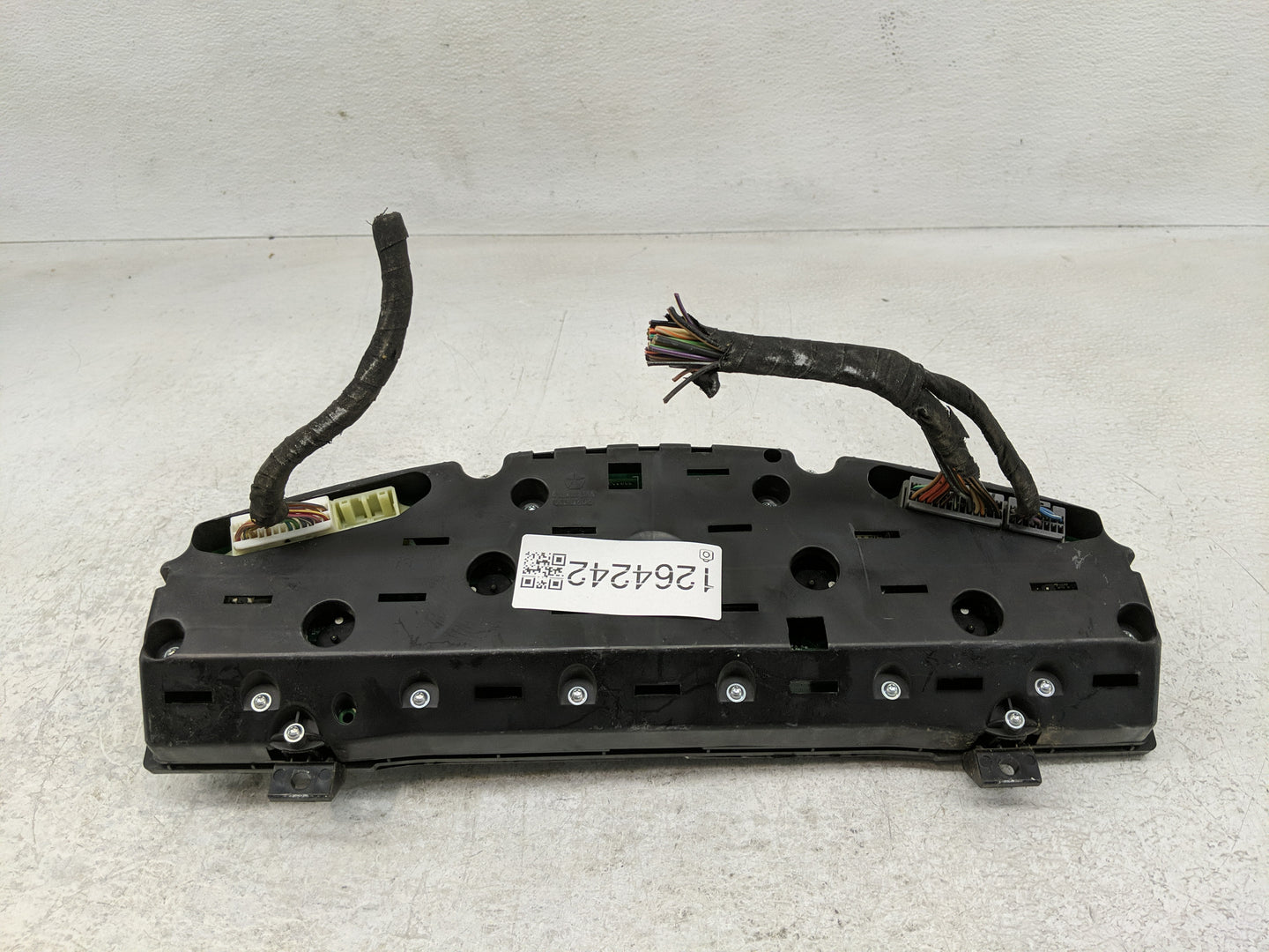 2006 Chrysler 300 Instrument Cluster Speedometer Gauges P/N:P56044939AF Fits OEM Used Auto Parts - Oemusedautoparts1.com