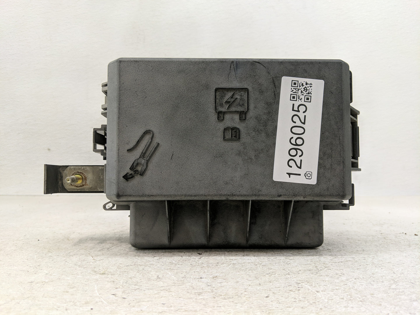 2006-2007 Chrysler 300 Fusebox Fuse Box Panel Relay Module P/N:P04692031AJ A Fits Fits 2006 2007 OEM Used Auto Parts - Oemus
