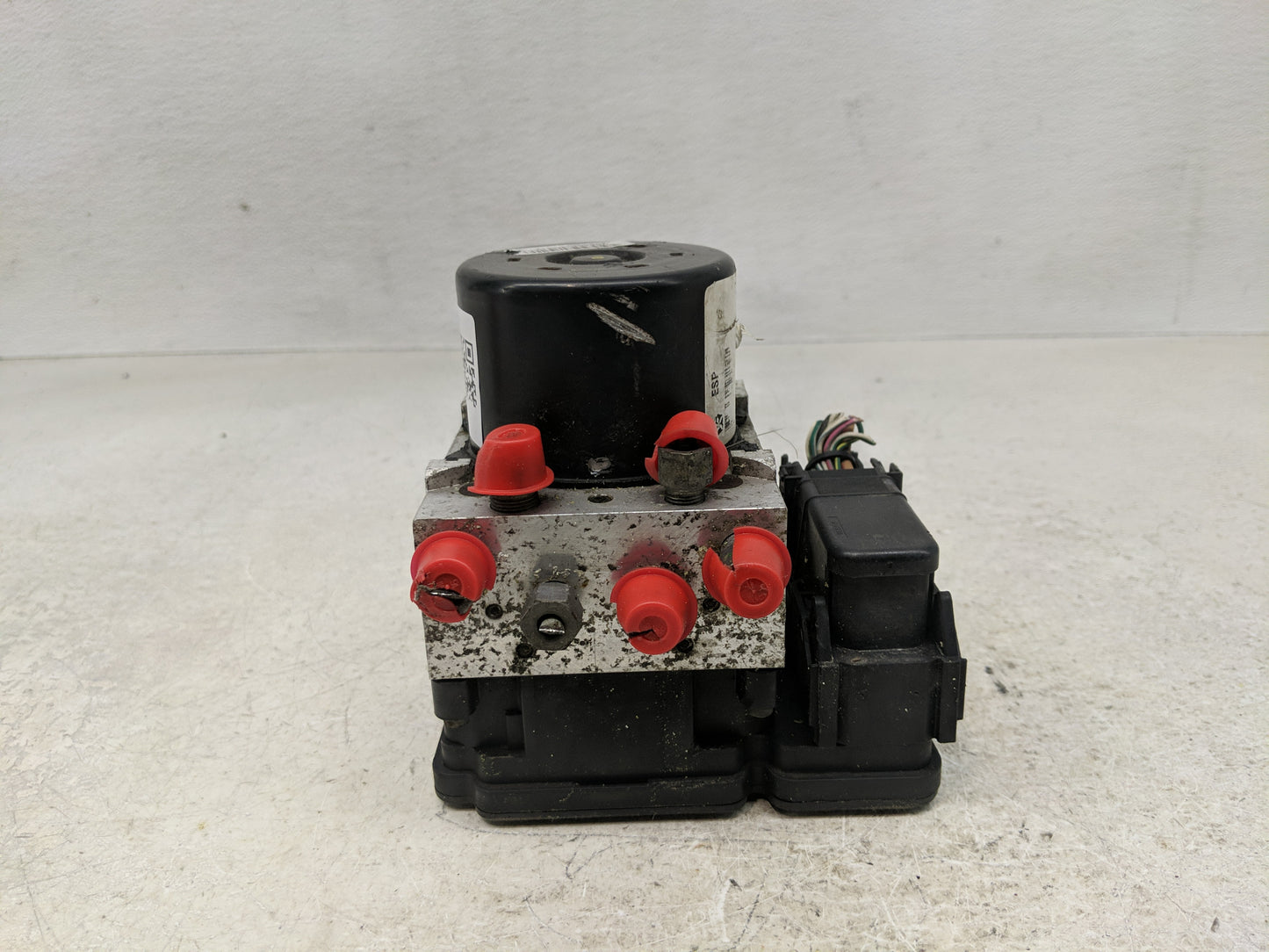 2005-2007 Chrysler 300 ABS Pump Control Module Replacement P/N:P0477942AE Fits Fits 2005 2006 2007 OEM Used Auto Parts - Oem