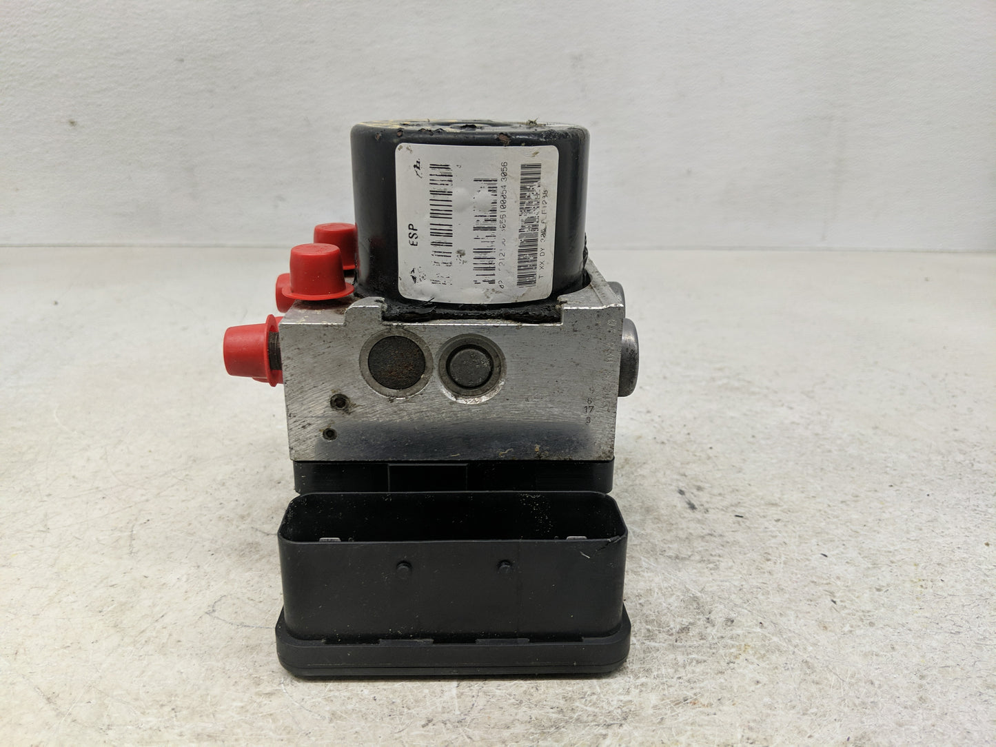 2005-2007 Chrysler 300 ABS Pump Control Module Replacement P/N:P0477942AE Fits Fits 2005 2006 2007 OEM Used Auto Parts - Oem