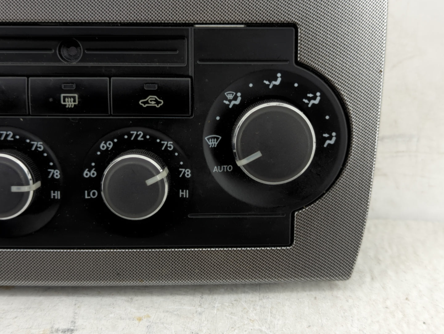 2005-2007 Chrysler 300 Climate Control Module Temperature AC/Heater Replacement P/N:P55111030AH Fits Fits 2005 2006 2007 OEM