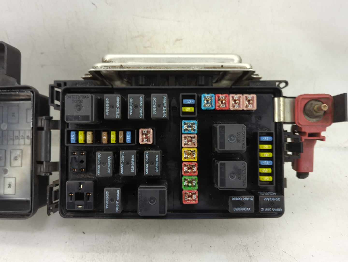 2006-2007 Chrysler 300 Fusebox Fuse Box Panel Relay Module P/N:P04692028AH P04692031AJ A Fits Fits 2006 2007 OEM Used Auto P