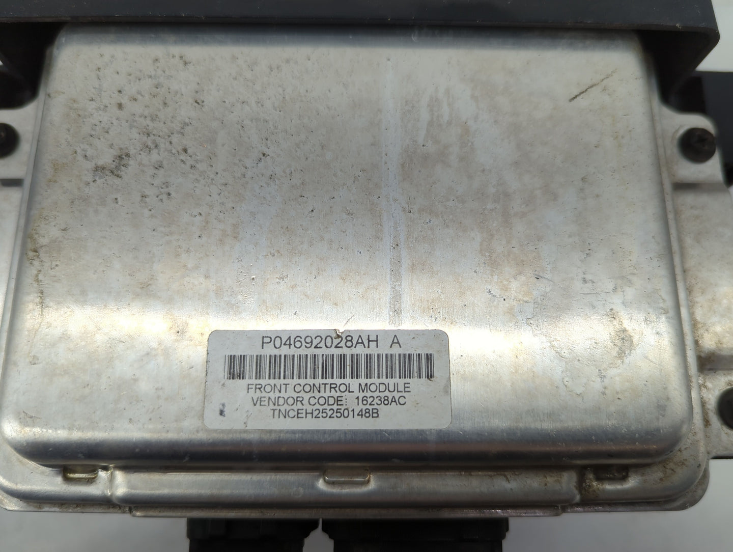2006-2007 Chrysler 300 Fusebox Fuse Box Panel Relay Module P/N:P04692028AH P04692031AJ A Fits Fits 2006 2007 OEM Used Auto P