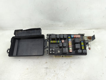 2006-2007 Chrysler 300 Fusebox Fuse Box Panel Relay Module P/N:7140-1914-30 Fits Fits 2006 2007 OEM Used Auto Parts