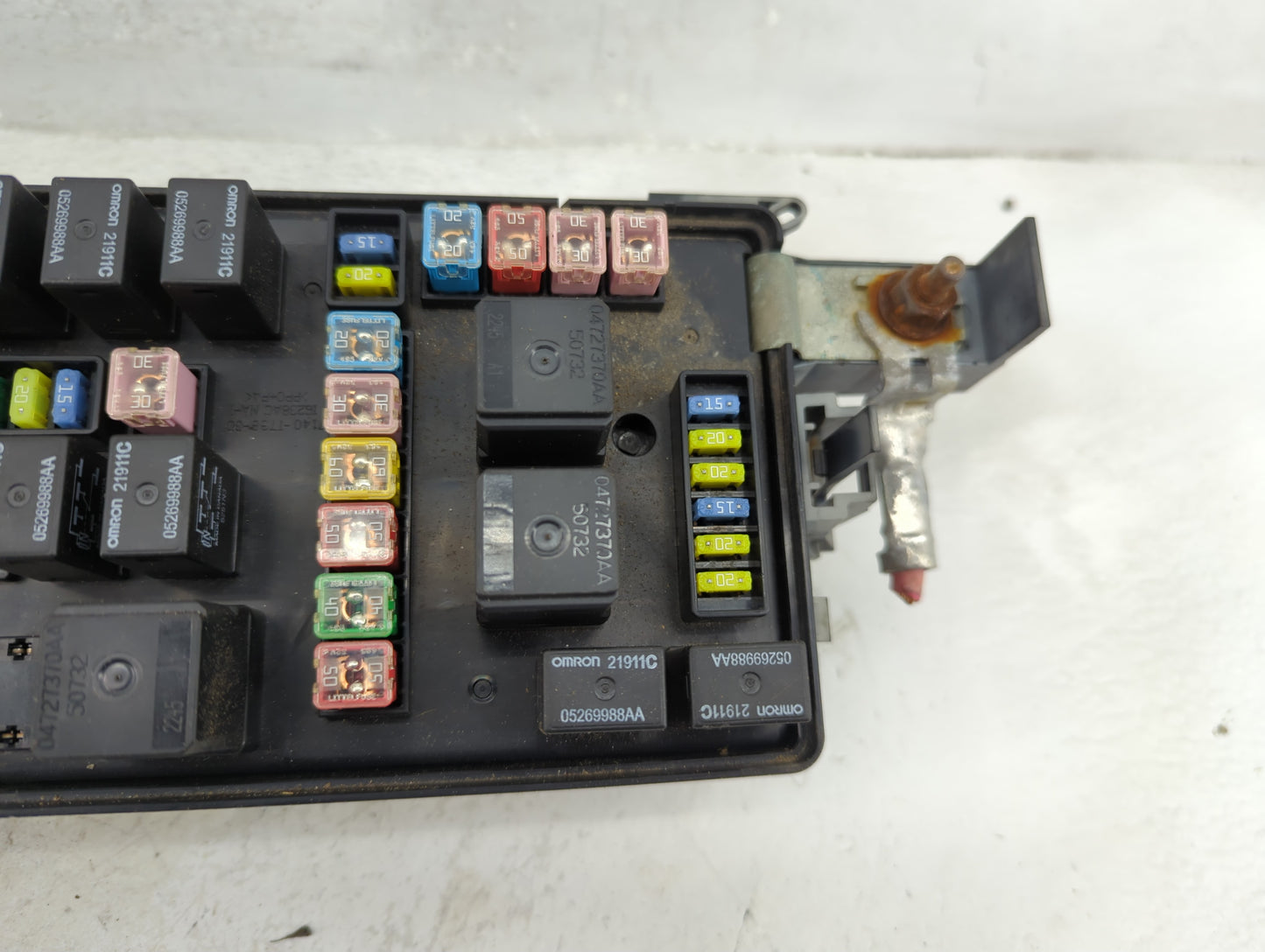 2006-2007 Chrysler 300 Fusebox Fuse Box Panel Relay Module P/N:7140-1914-30 Fits Fits 2006 2007 OEM Used Auto Parts - Oemuse